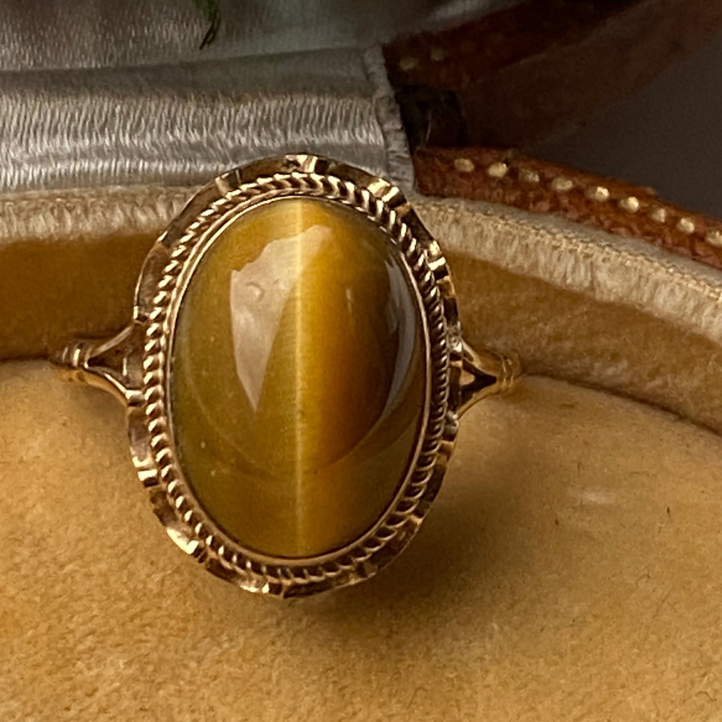 9ct Gold Tigers Eye Ring Hallmarked Size N 1/2 or 7 US.
