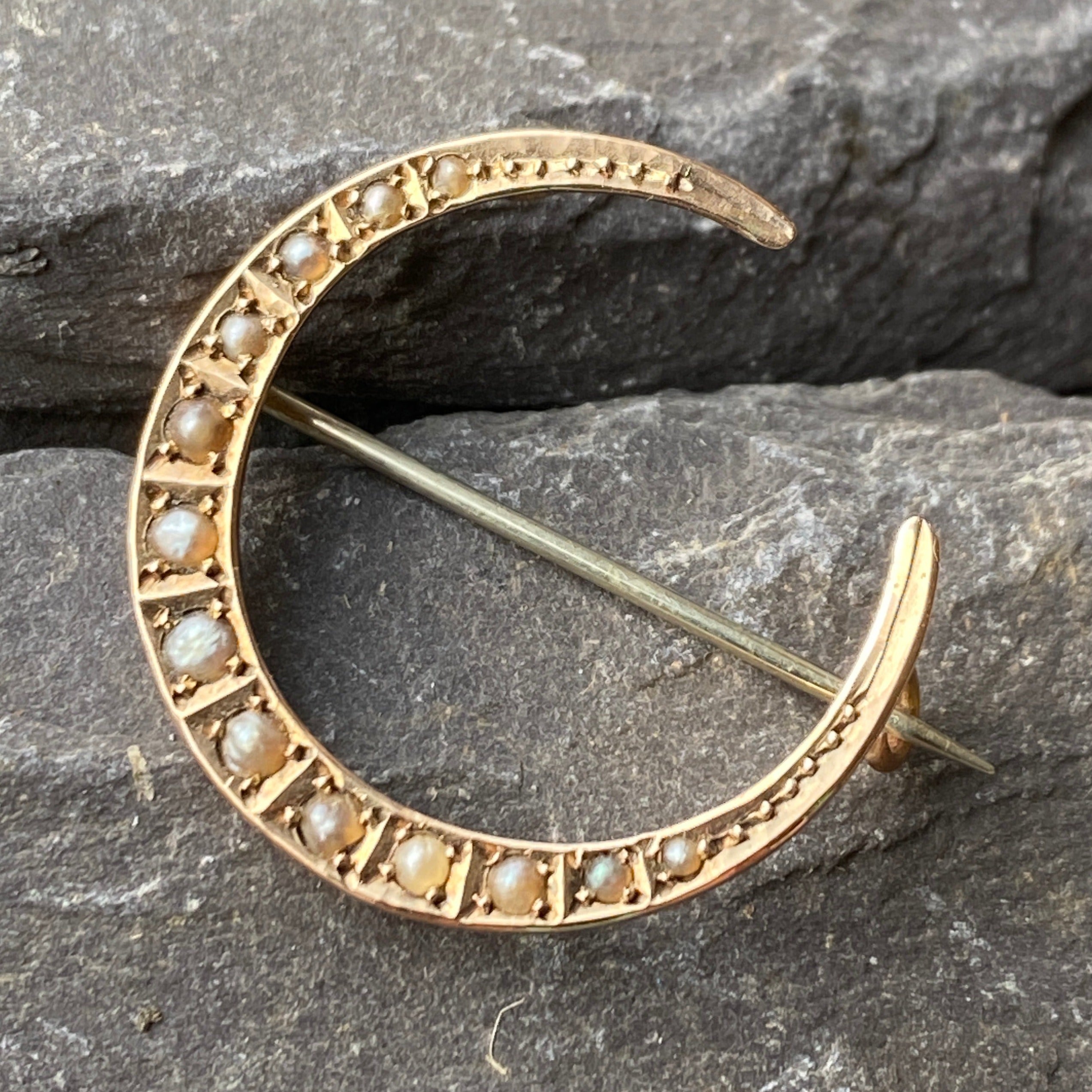 Edwardian 9ct Gold & Seed Pearl Crescent Moon Brooch.