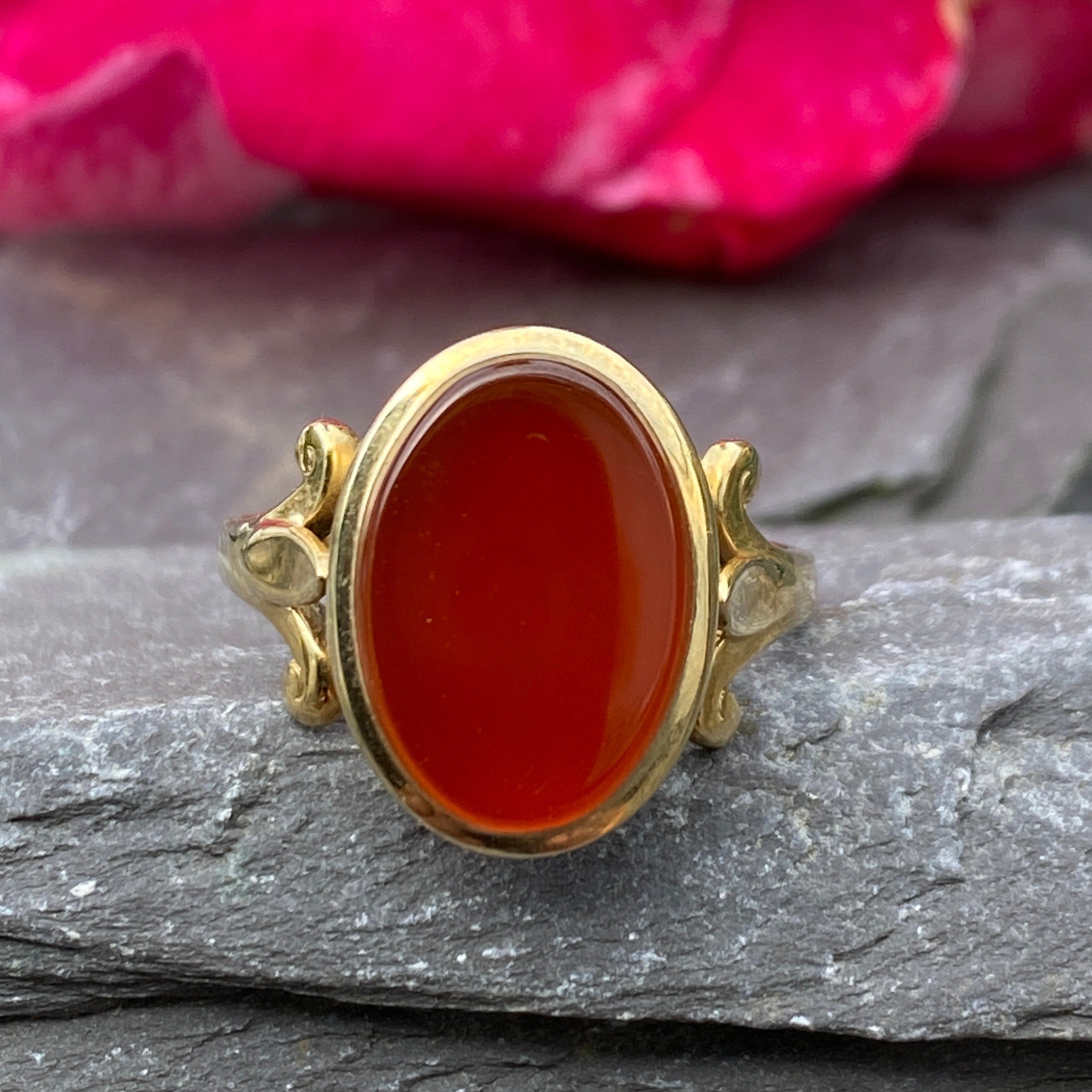 9ct Gold Carnelian Signet Ring Size M 1/2 or 6 3/4 US