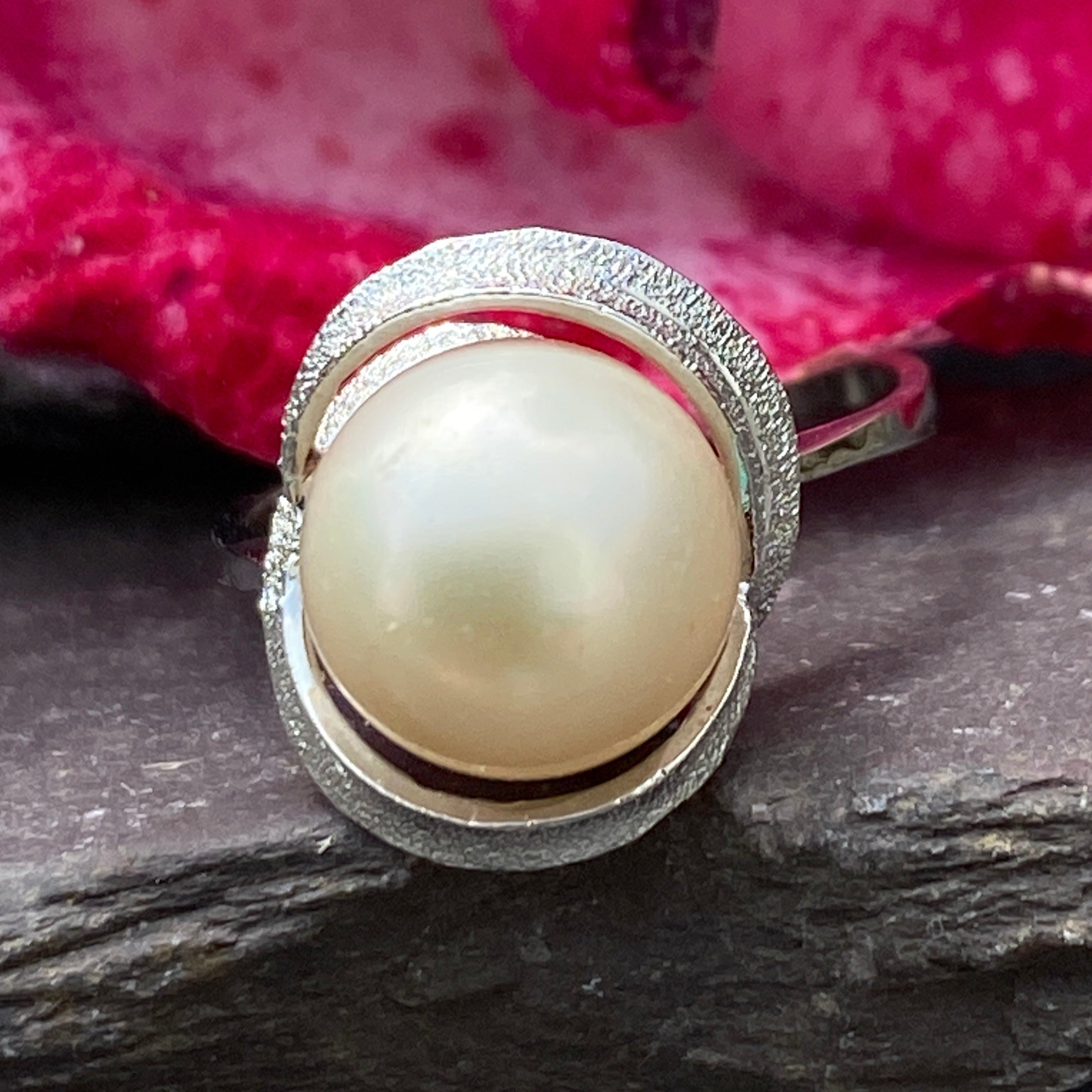 LN Vintage Faux Pearl Cocktail Ring.