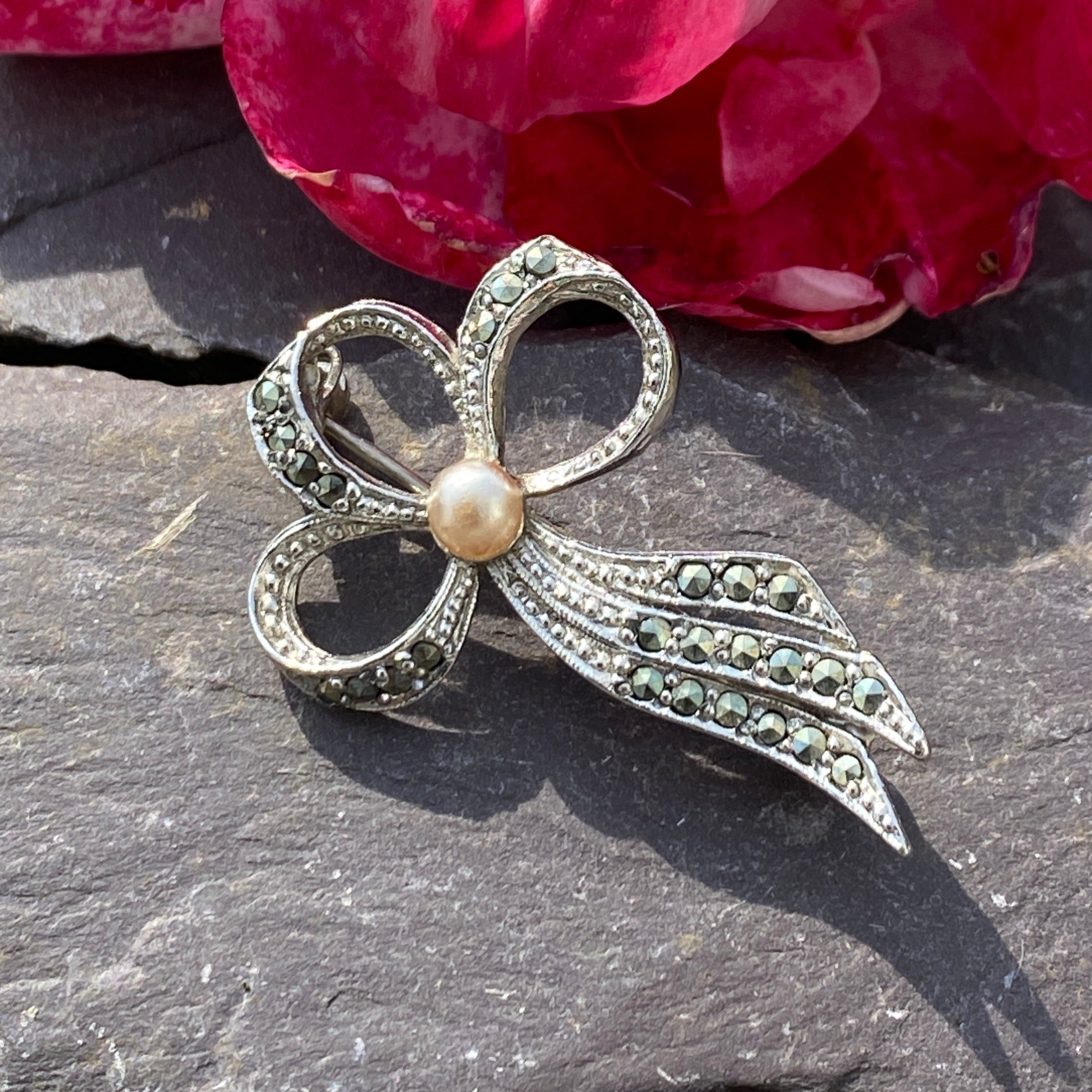 Retro Chrome Plated Marcasite & Faux Pearl Bow Brooch.