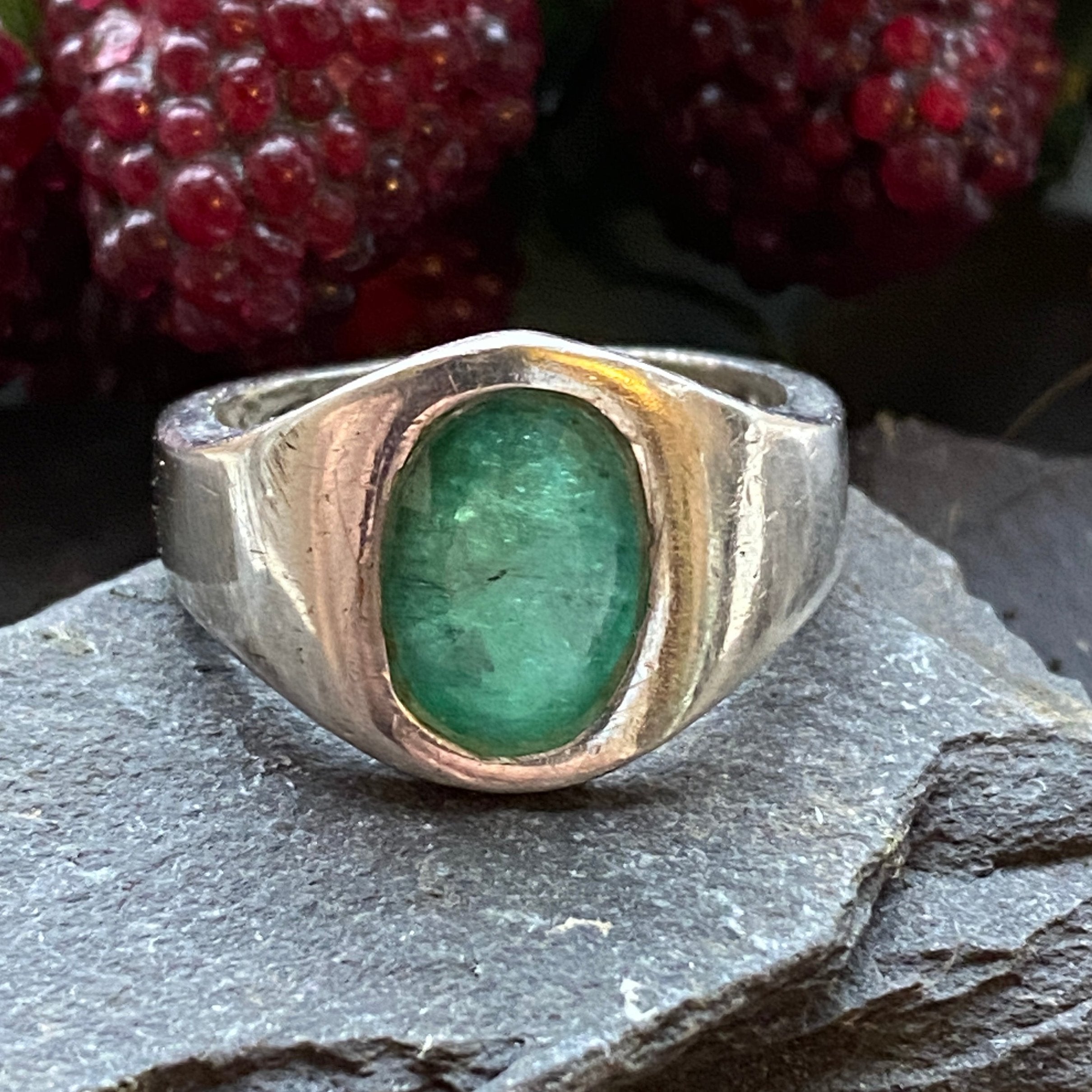 Vintage Emerald & Sterling Silver Ring Size P or 7 3/4 US.