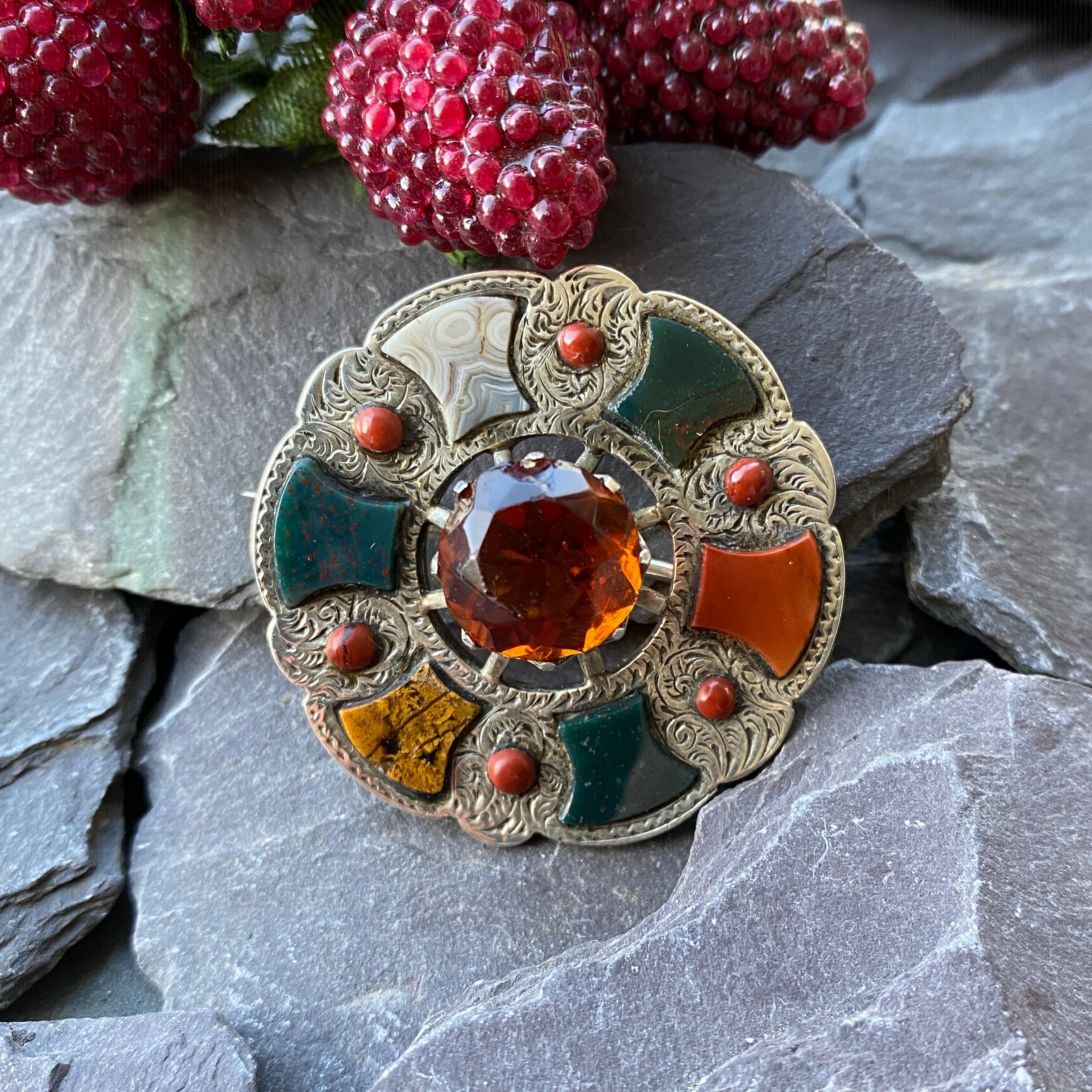 Scottish silver circular brooch with agate stones 