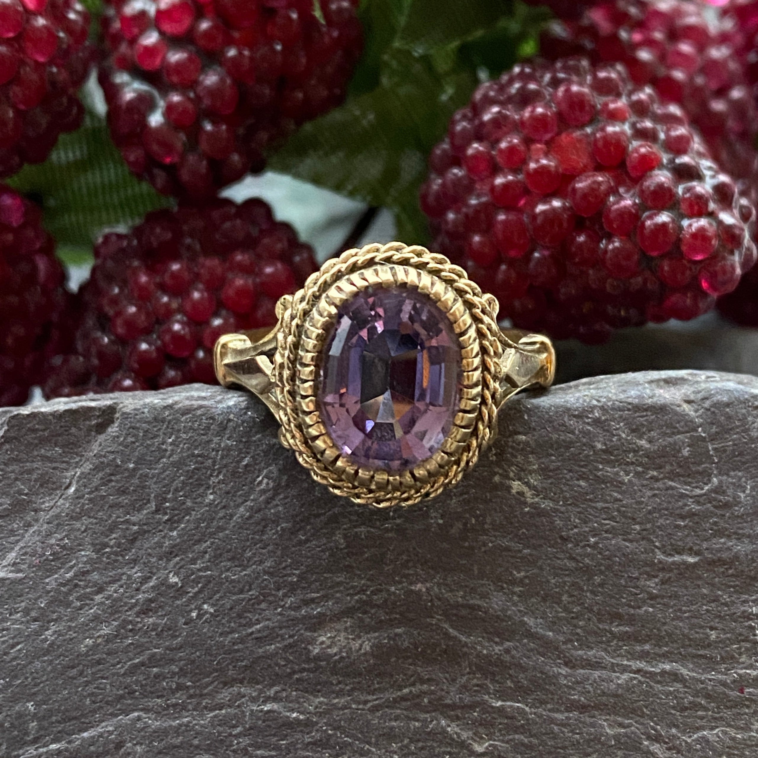 Vintage 9ct Gold Amethyst Ring Size N or 6 3/4 US.
