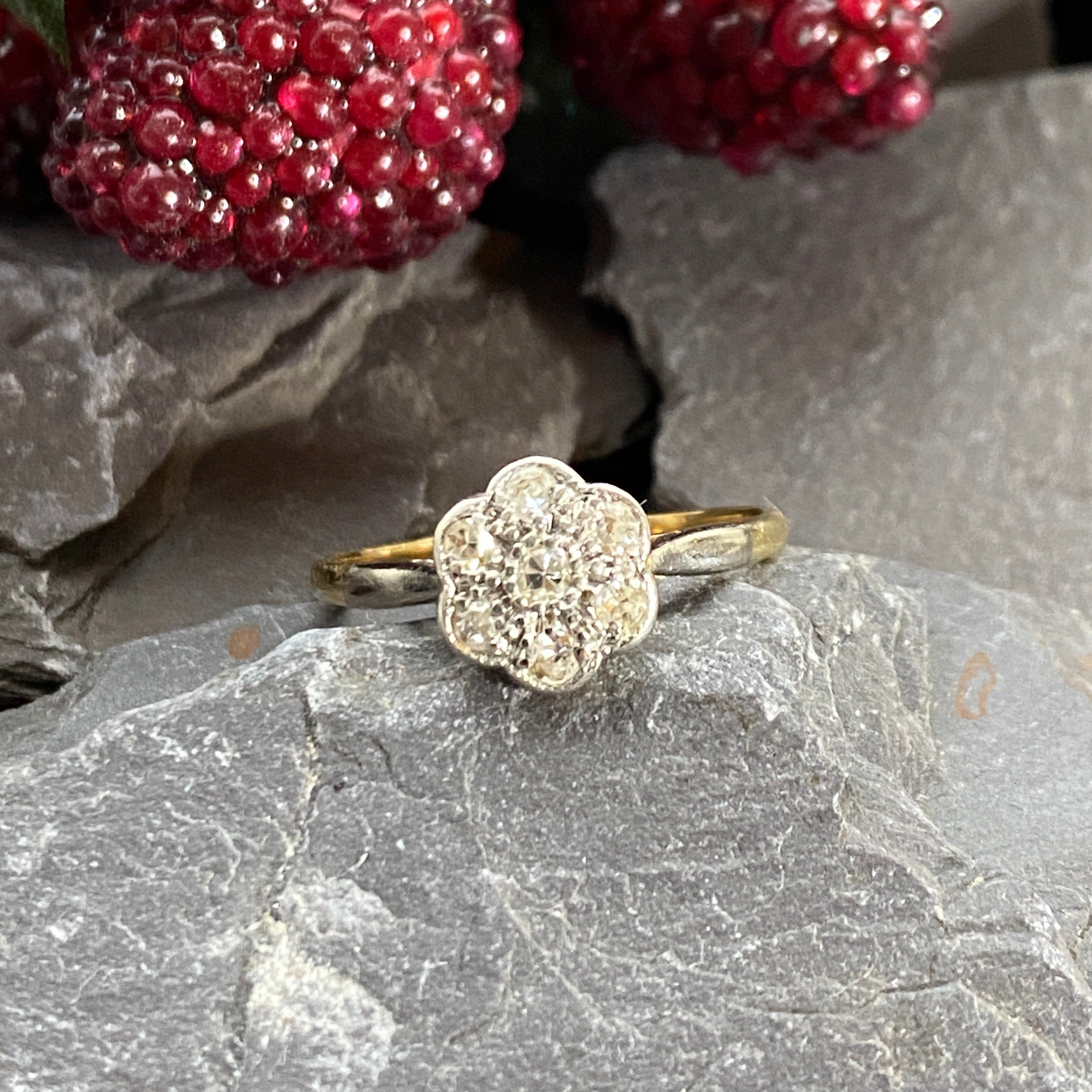 Early 20th Century 18ct Gold Diamond 'Daisy' Ring.
