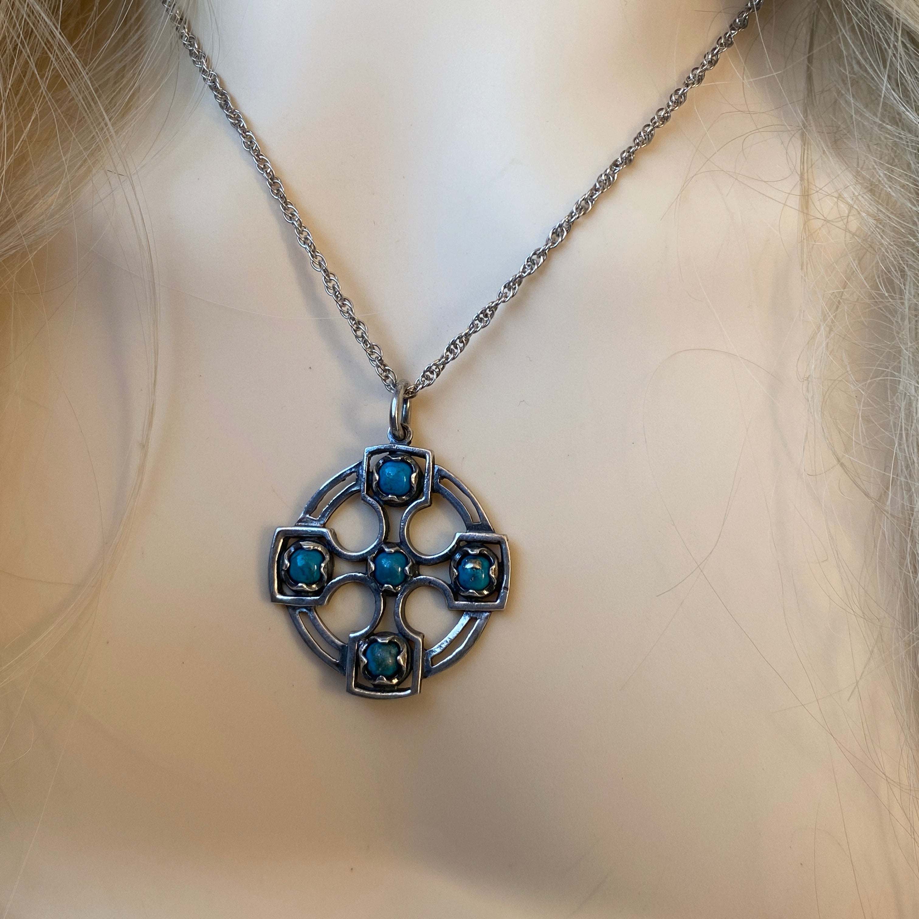 Vintage Sterling Silver & Turquoise Pendant and 22" Rope Chain.