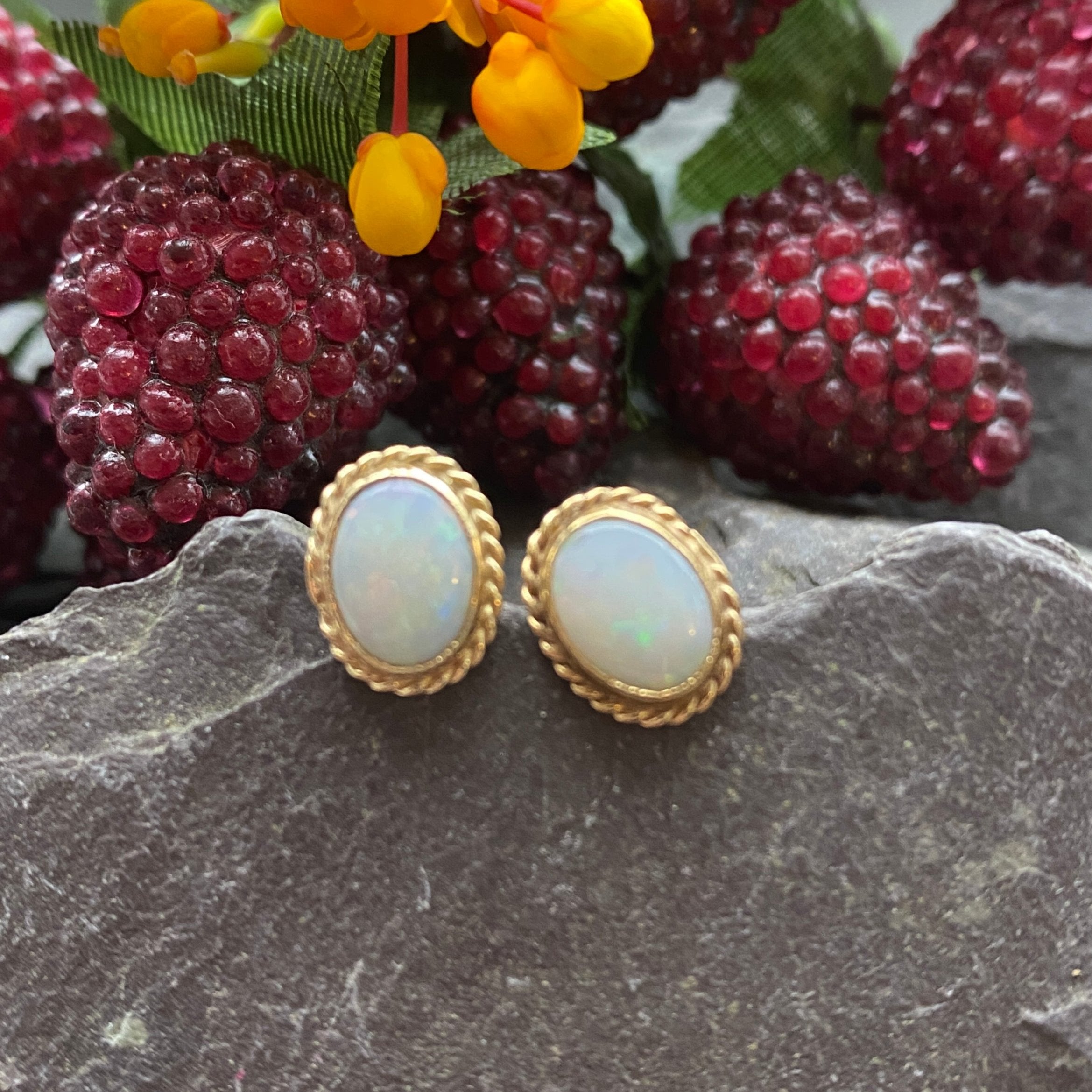 Vintage 9ct Opal Stud Earrings.