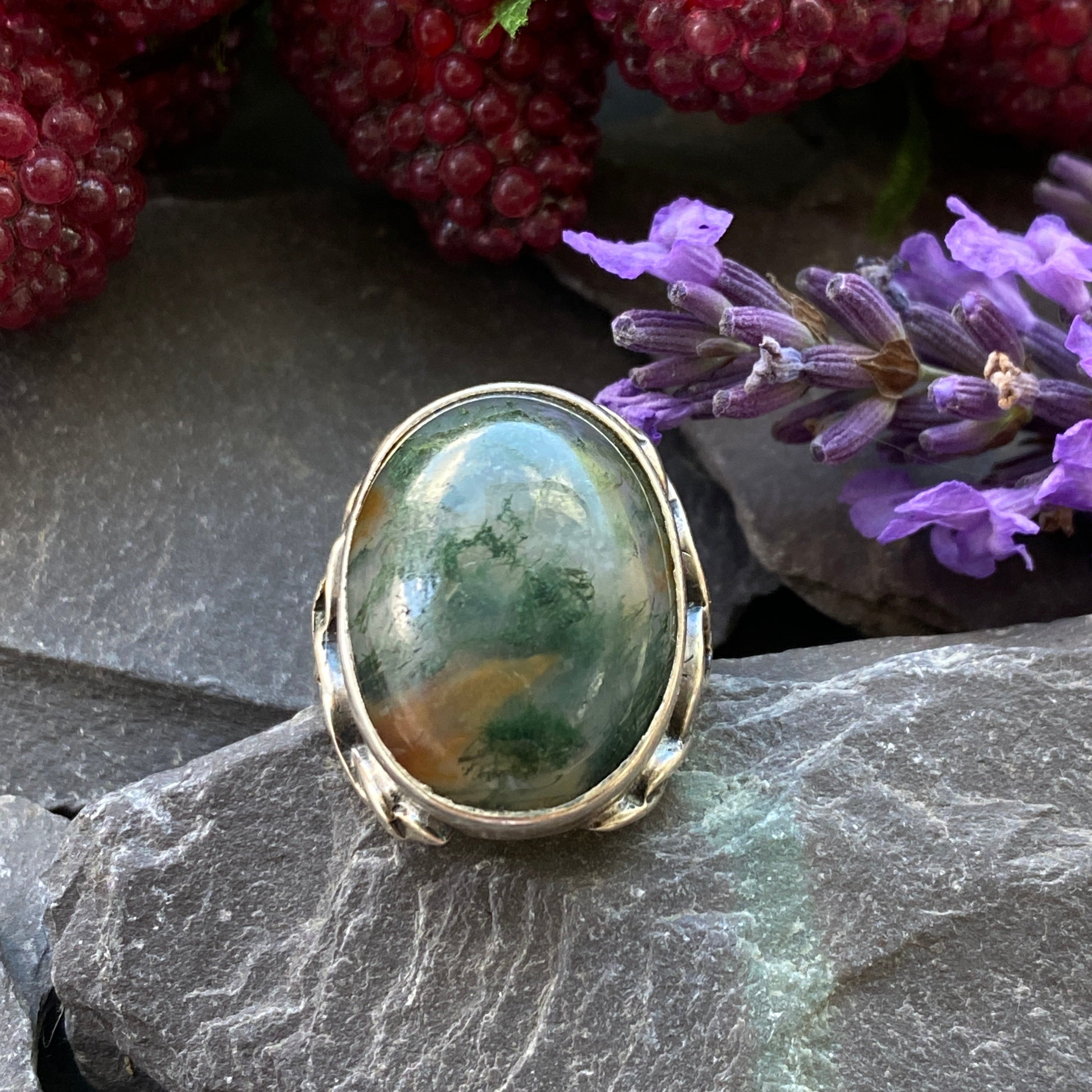 Vintage Silver & Moss Agate Celtic Ring Size K 1/2 or 5 1/2 US.