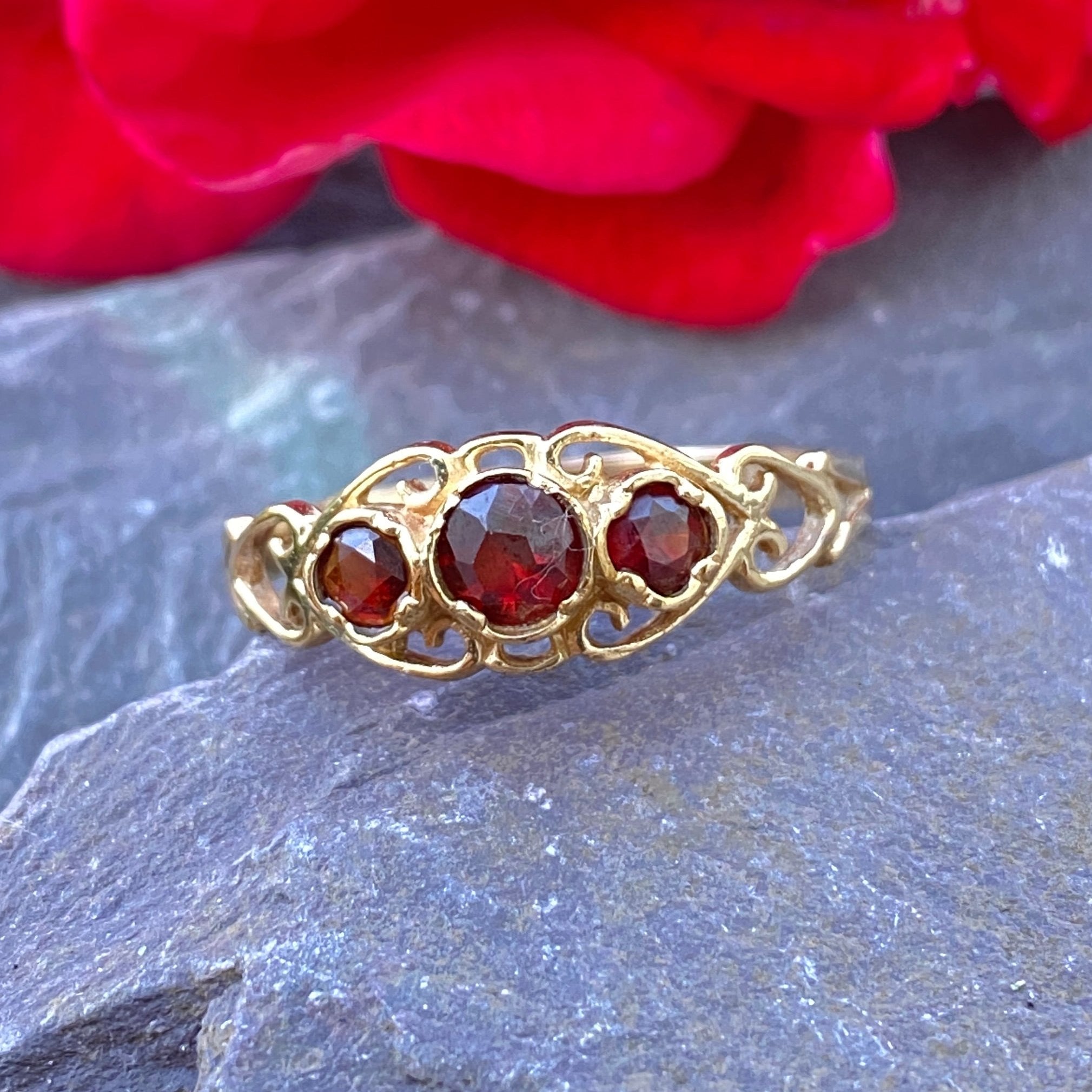 Vintage 9ct Three Garnet Ring Size N 1/2 or 7 1/4 US.