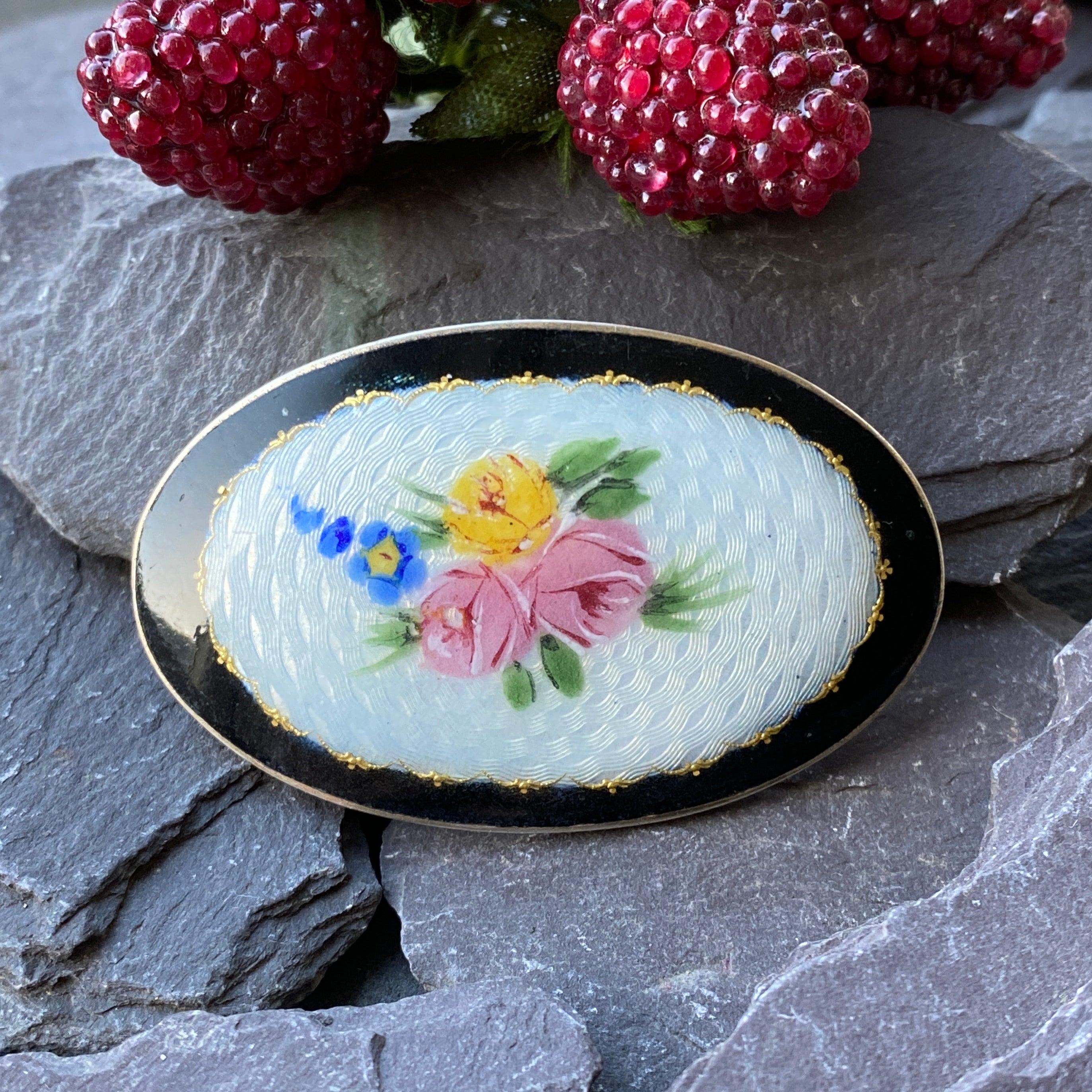 SILVER AND ENAMEL BROOCH WITH FLORAL DESIGN