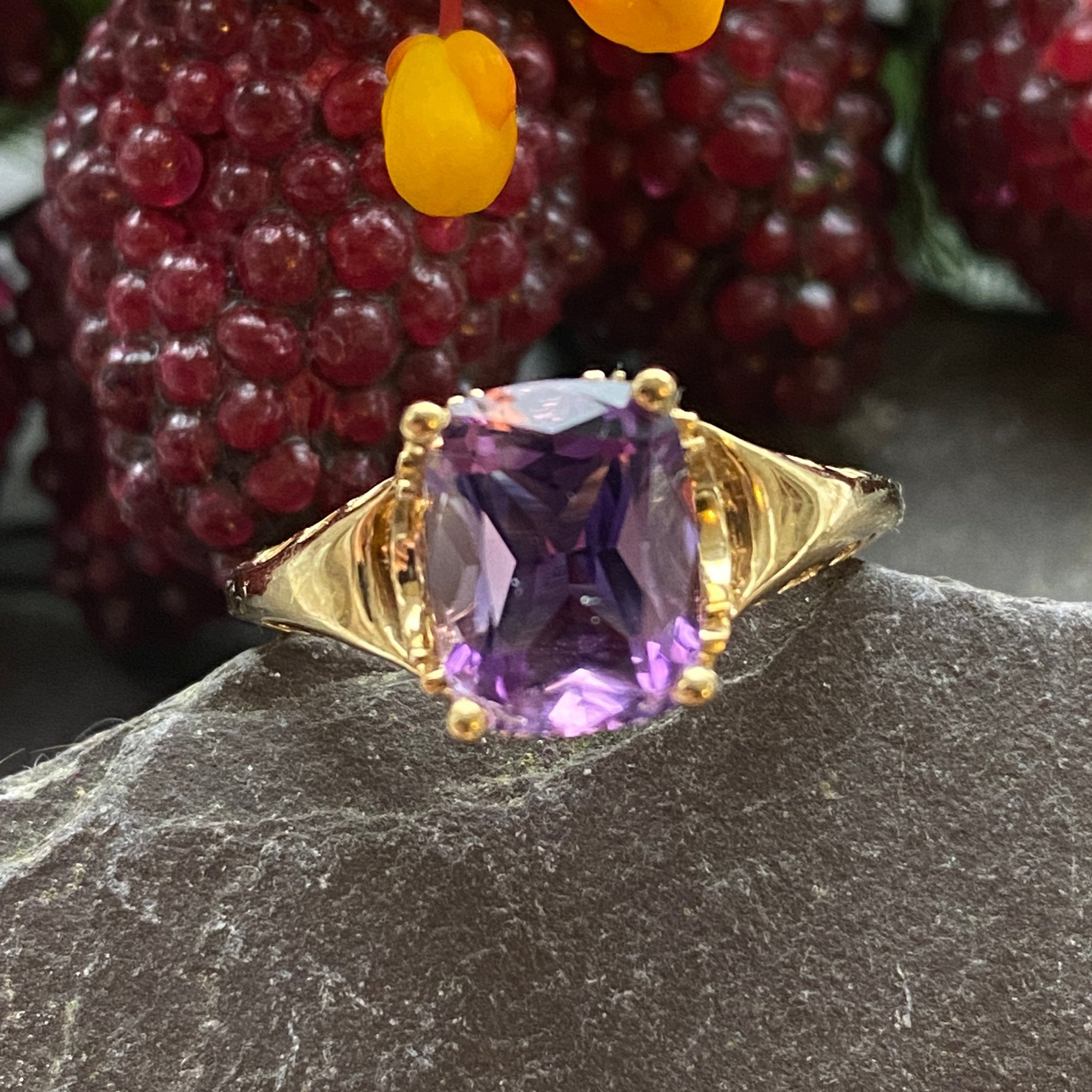 9ct Gold Amethyst Ring Size P 1/2 or 8 US.