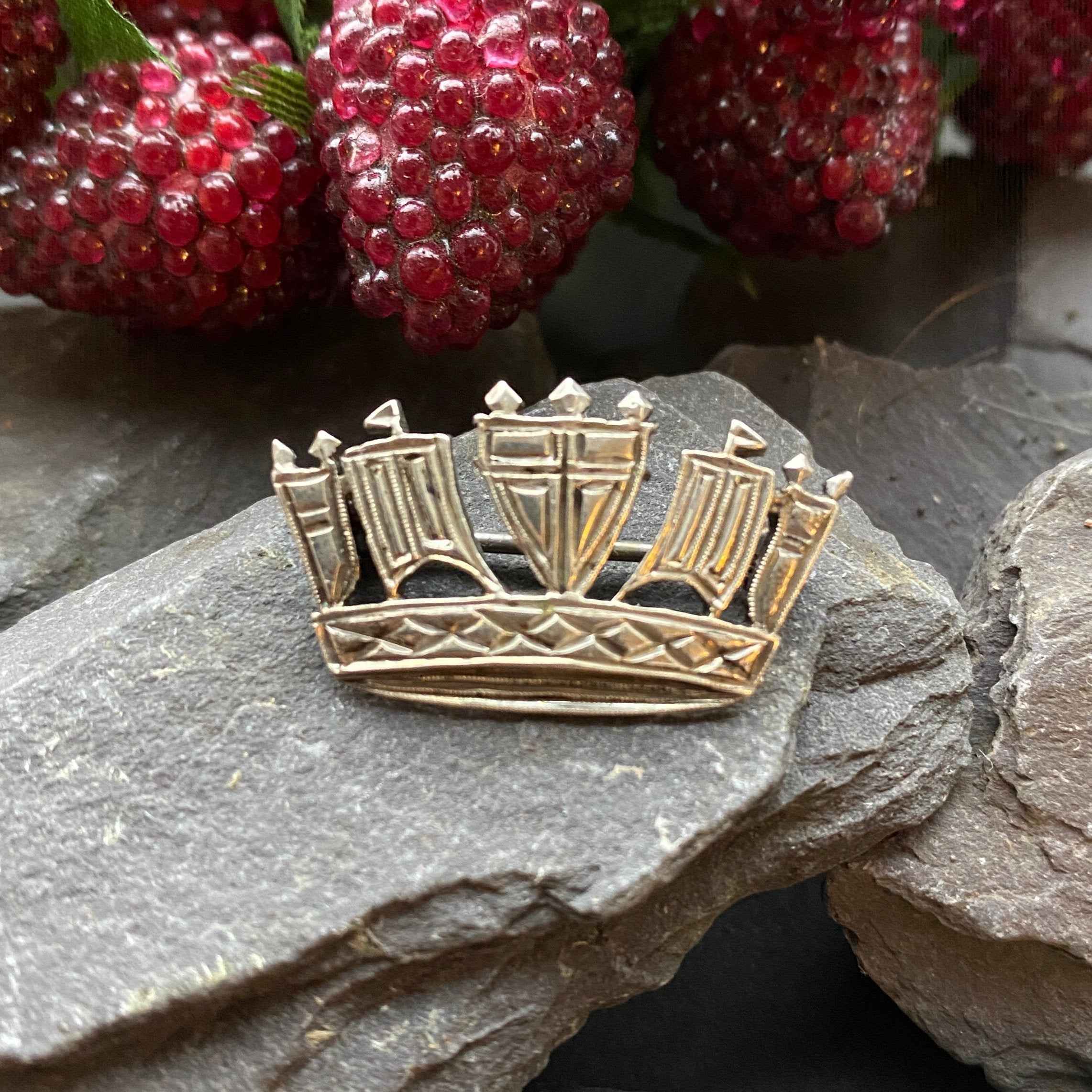 Vintage Naval Crown Sweetheart Brooch in Sterling Silver.