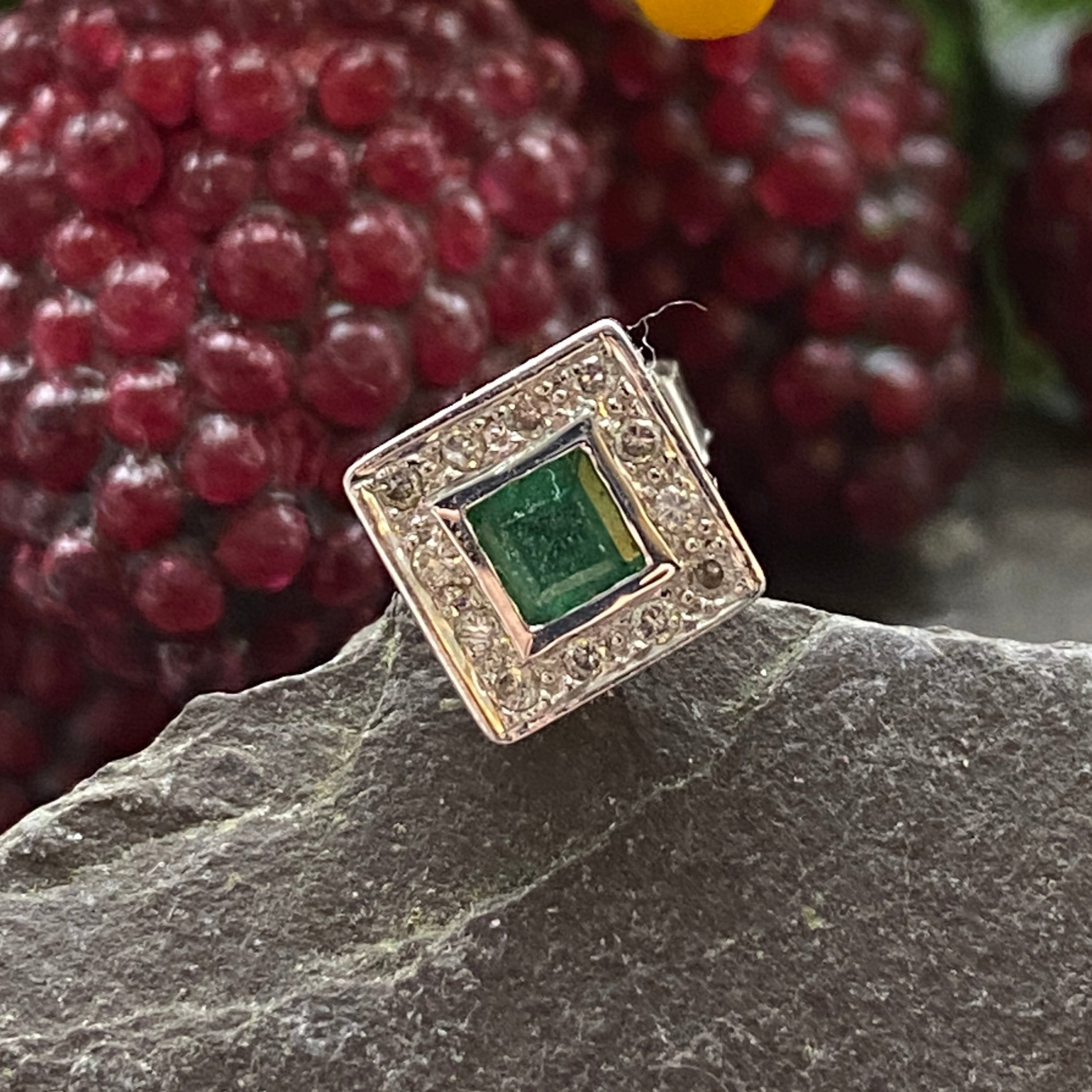 18ct Single Emerald & Diamond Stud Earring.