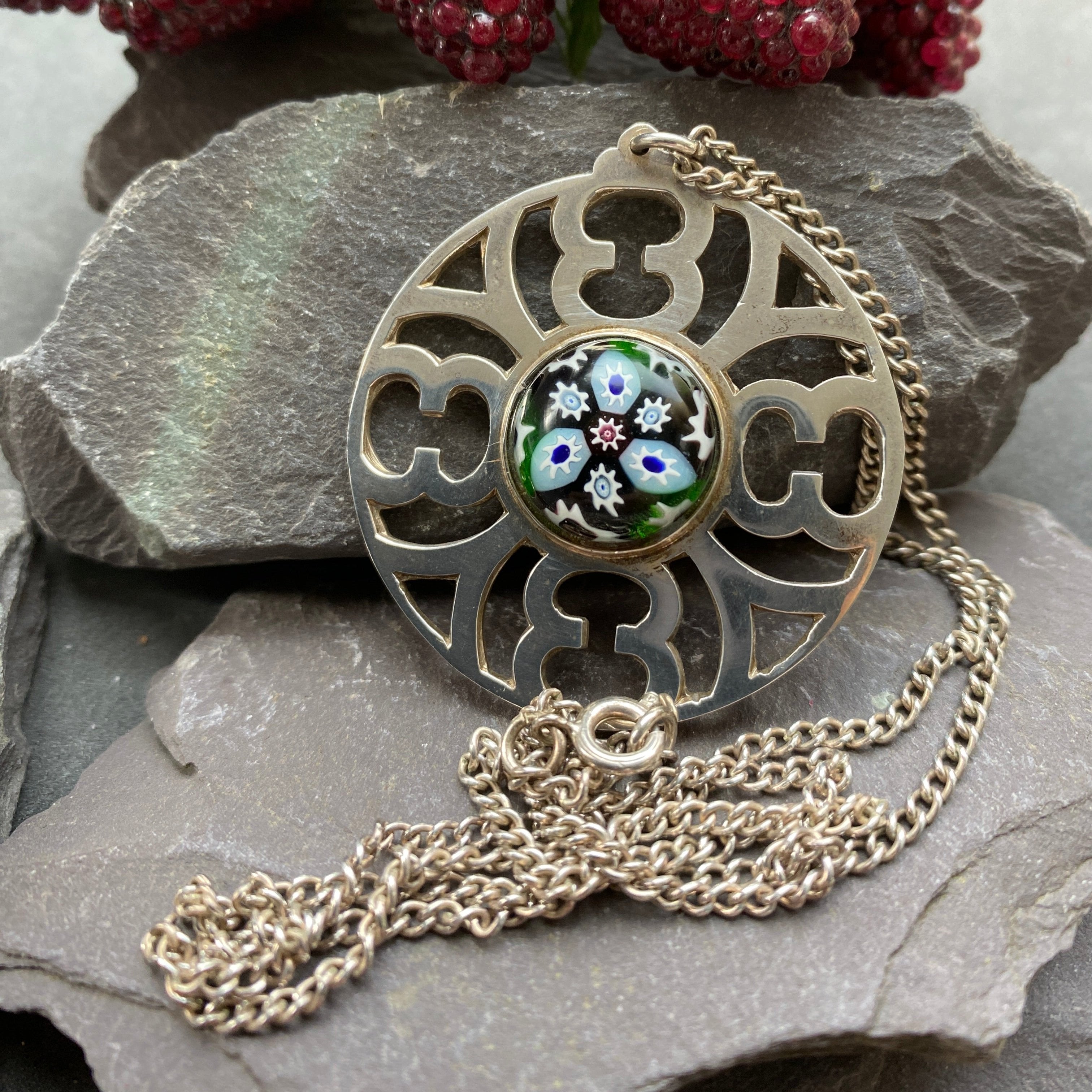 Vintage Caithness Glass Pendant & 21" Chain In Sterling Silver.