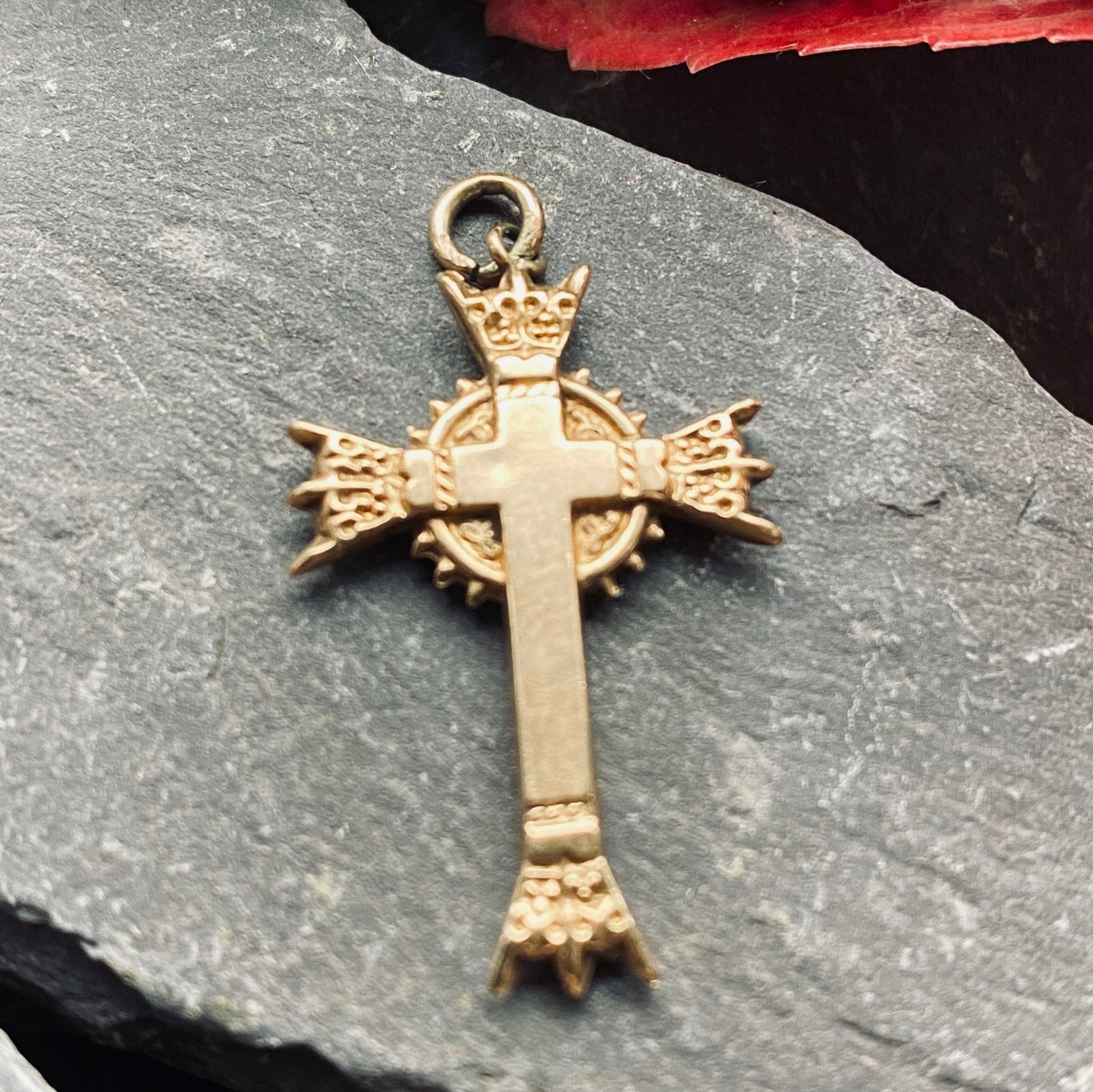 Vintage 9ct Gold Cross Pendant .