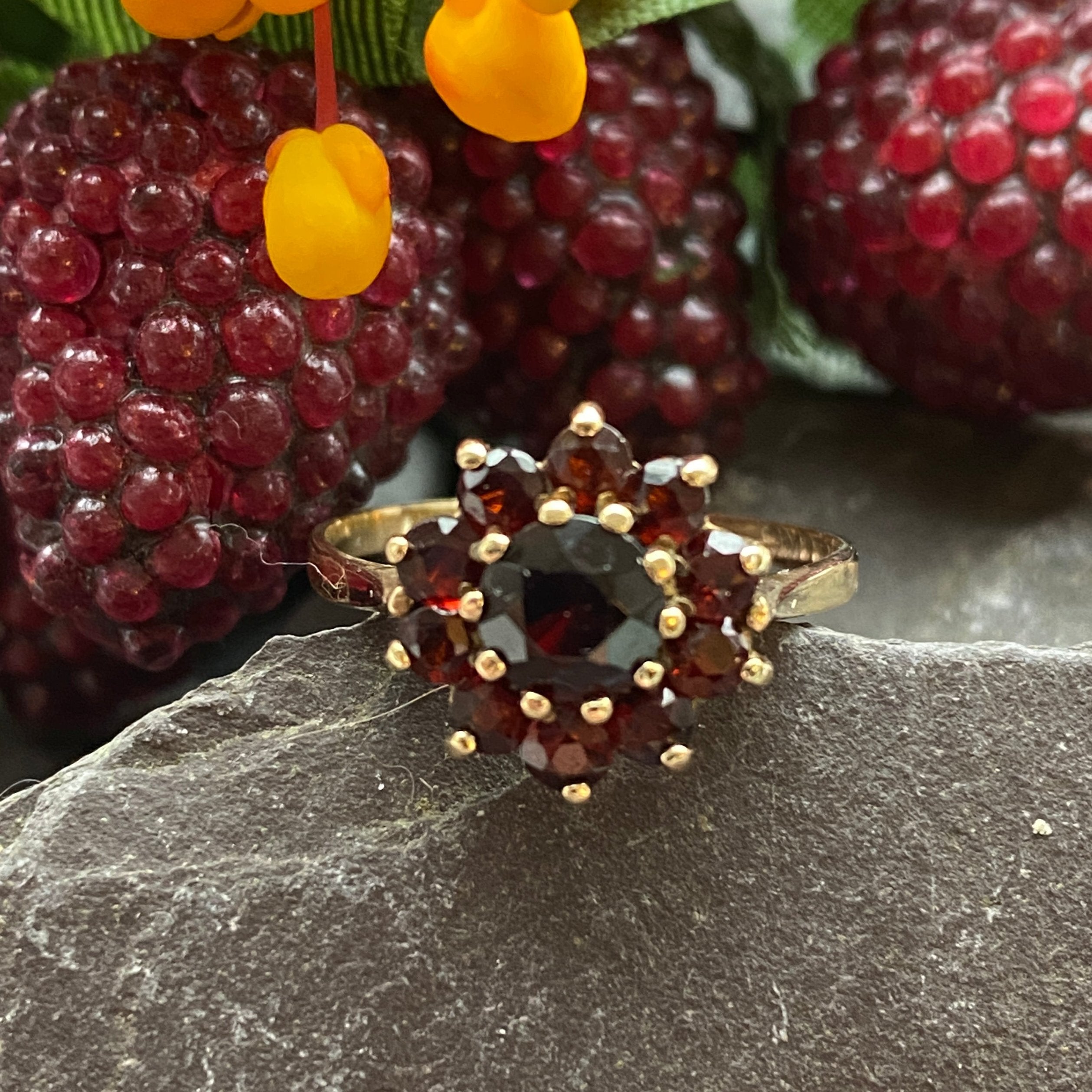 Vintage 9ct Garnet Cluster Ring Size N 1/2 or 7 US.