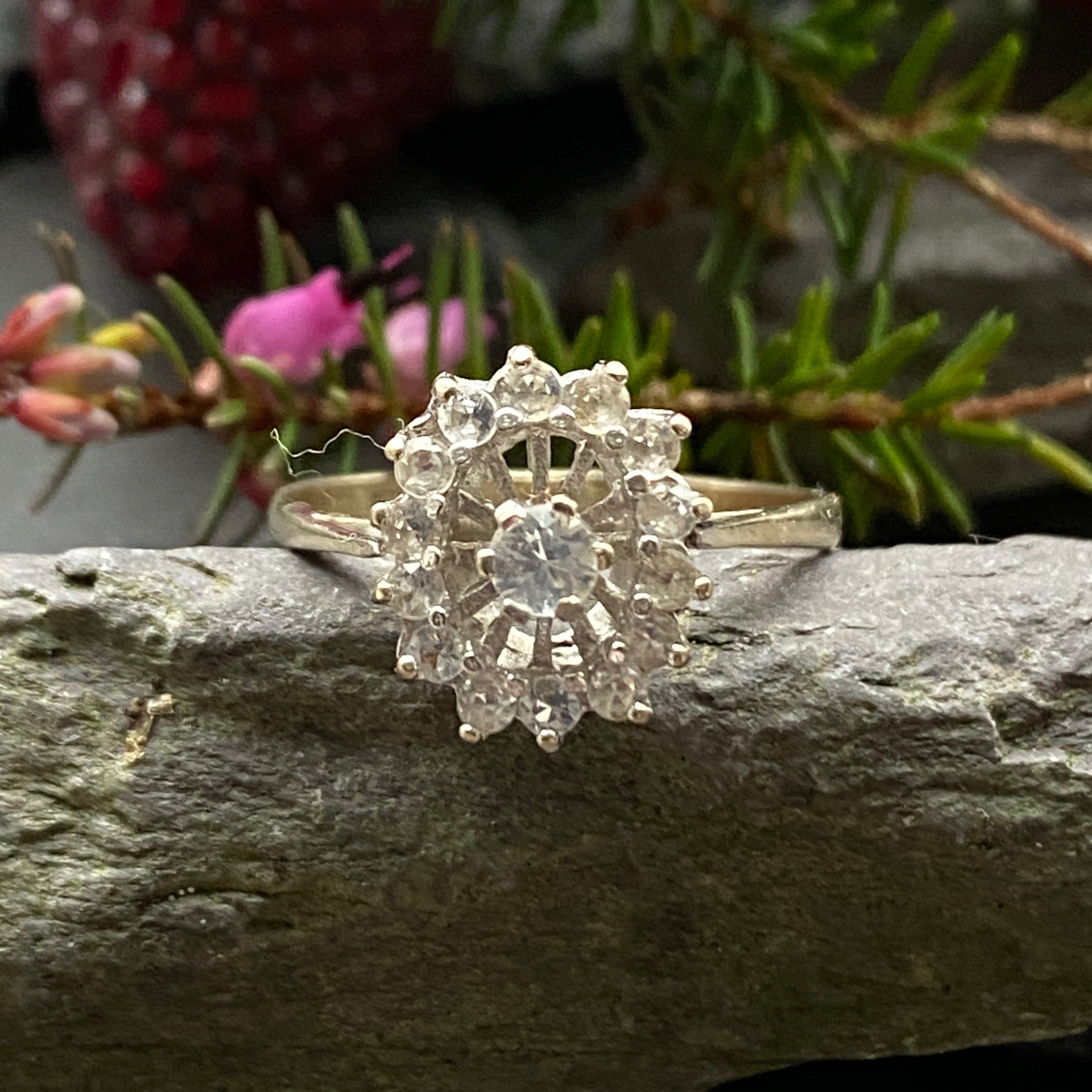 Vintage 18ct White Sapphire Cluster Ring Size M or 6 1/4 US.