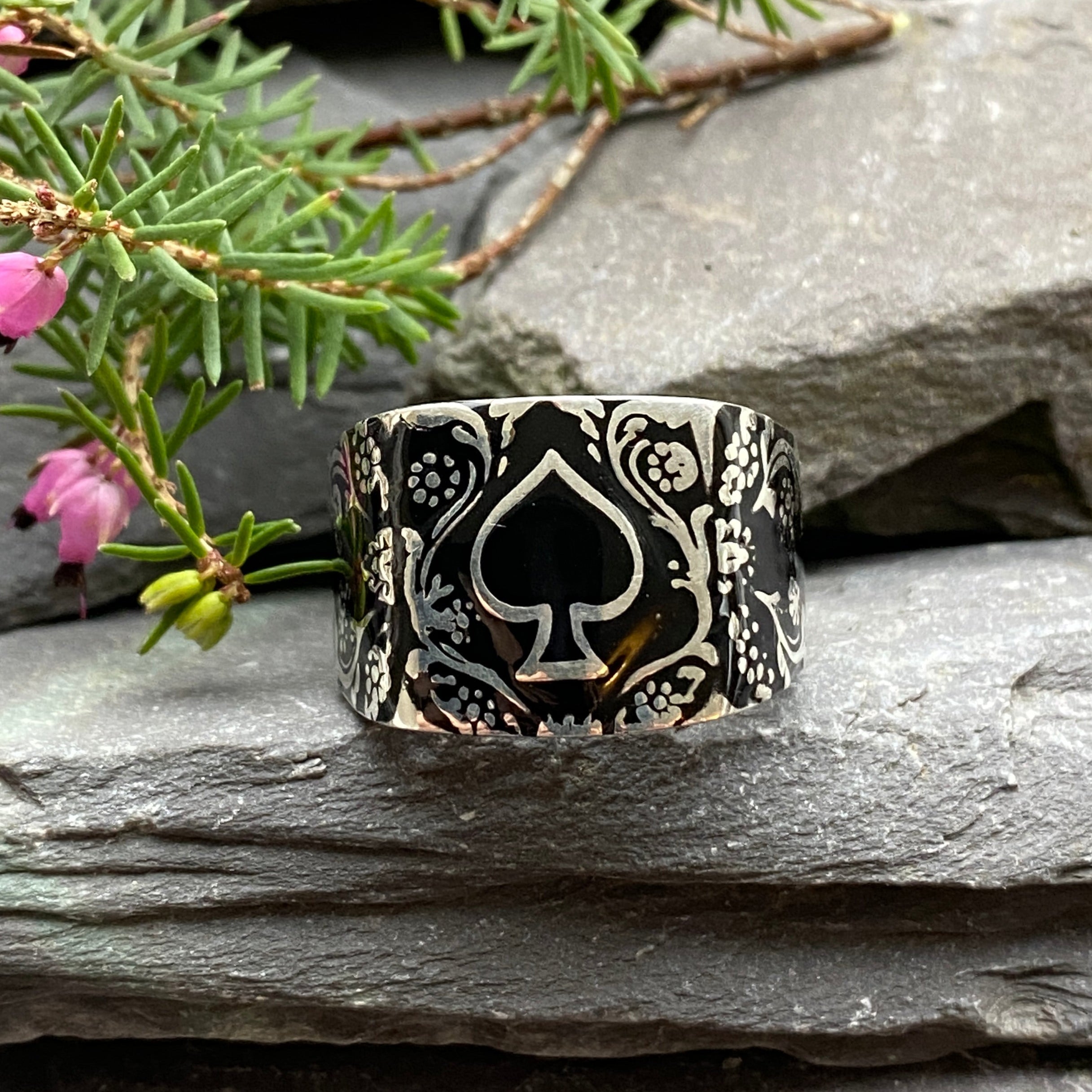 Silver & Enamel Ace of Spades Ring Size T 1/2 or 10 US.