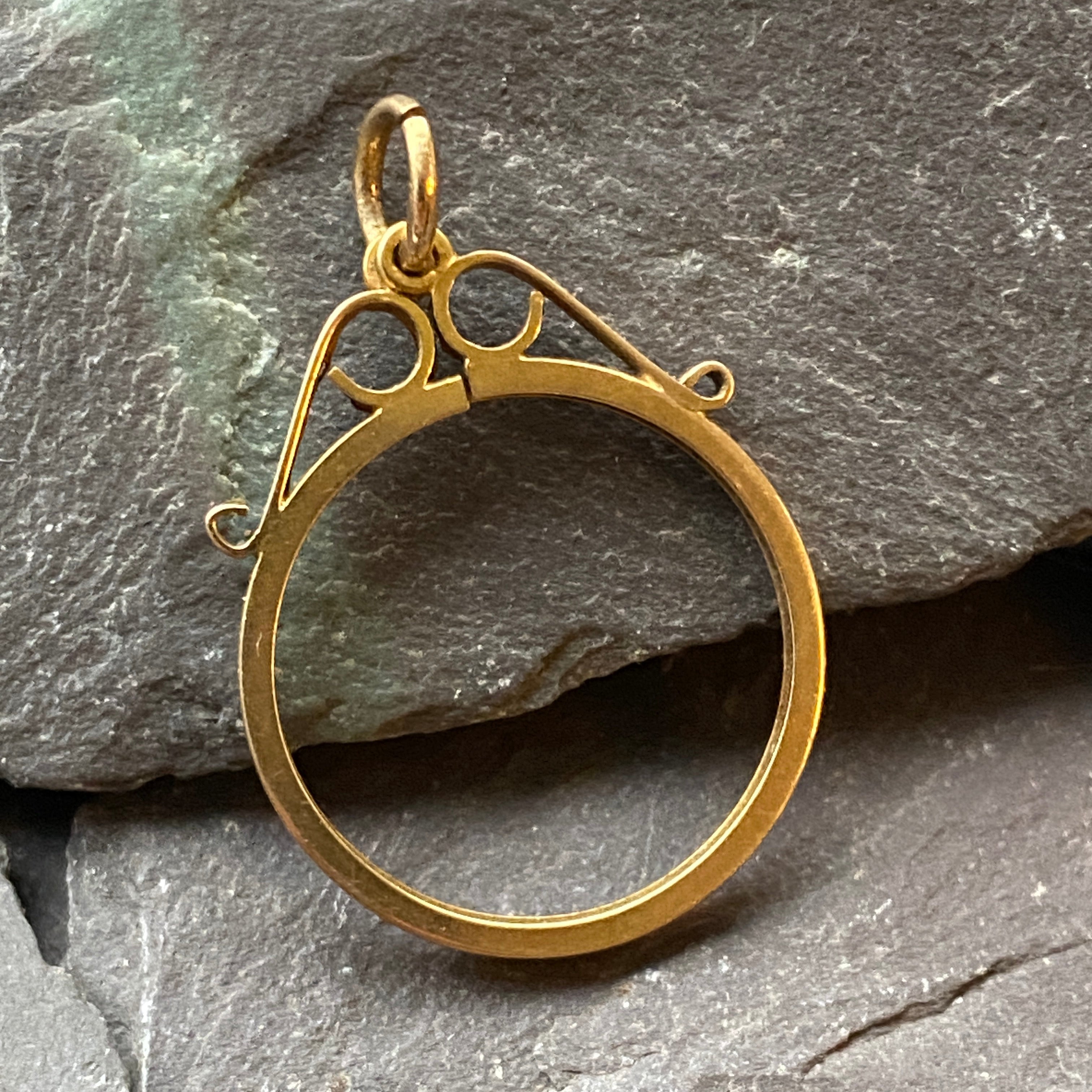 Vintage 9ct Gold 1/2 Sovereign Pendant Mount.