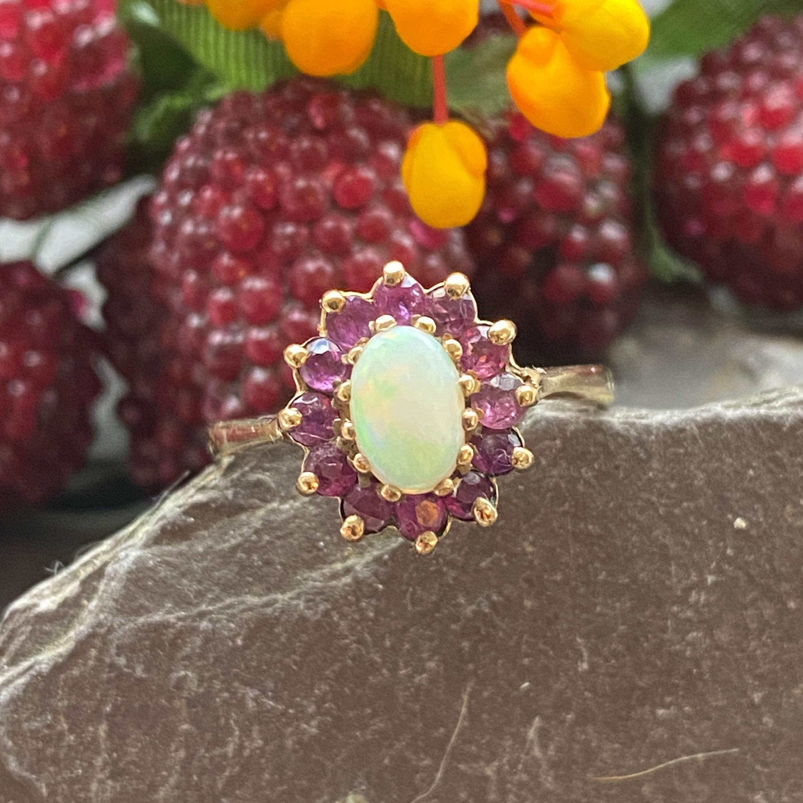 Vintage 9ct Opal & Garnet Ring Size S or 9 1/4 US.