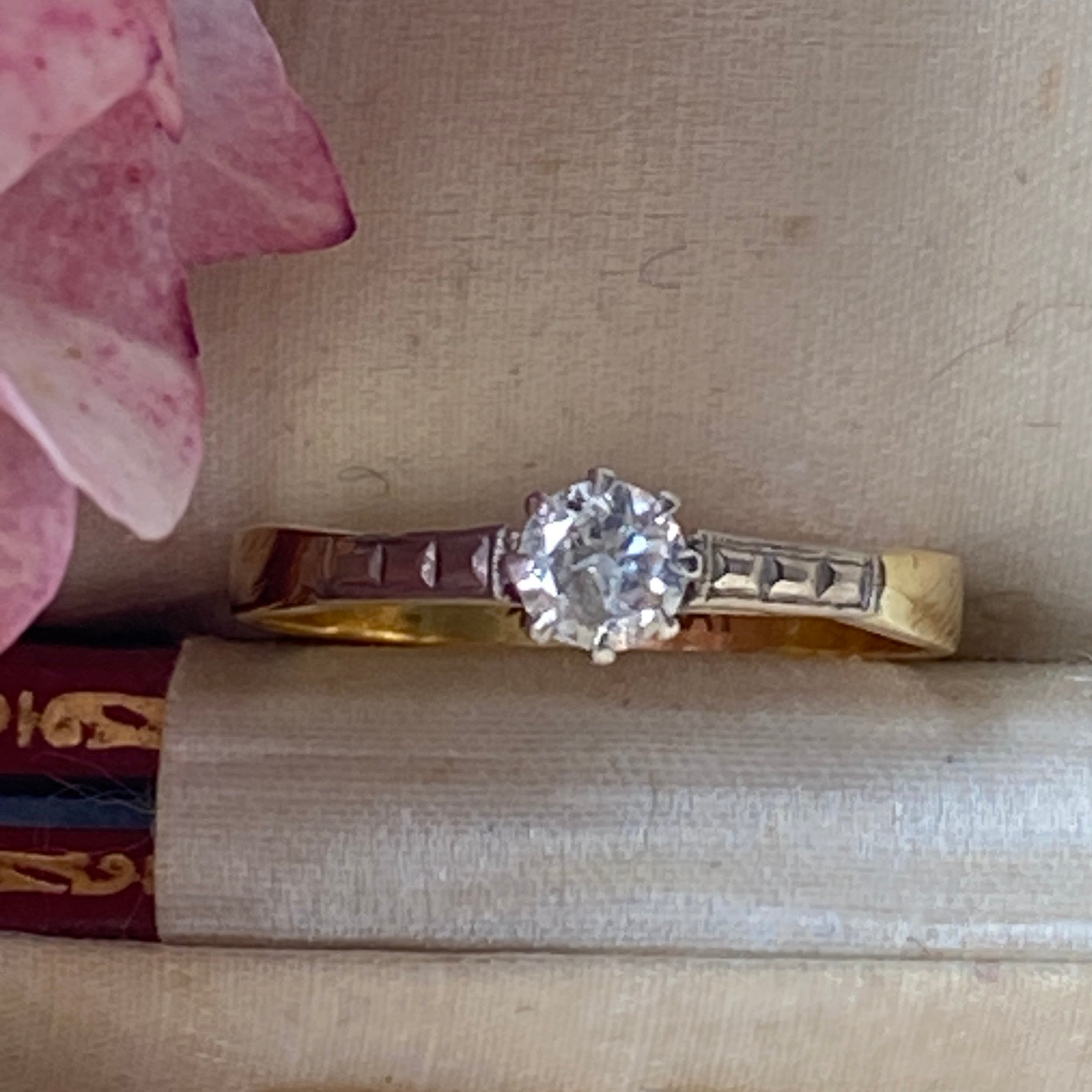 Art Deco Solitaire Diamond Ring in 18ct Gold & Platinum.