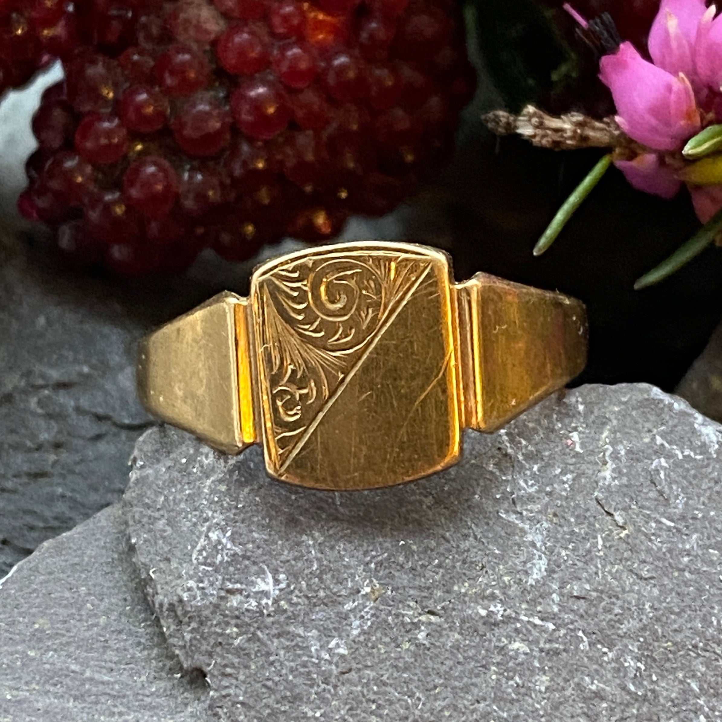 Vintage 9ct Gold Signet Ring Size O 1/2 or 7 1/2 US.