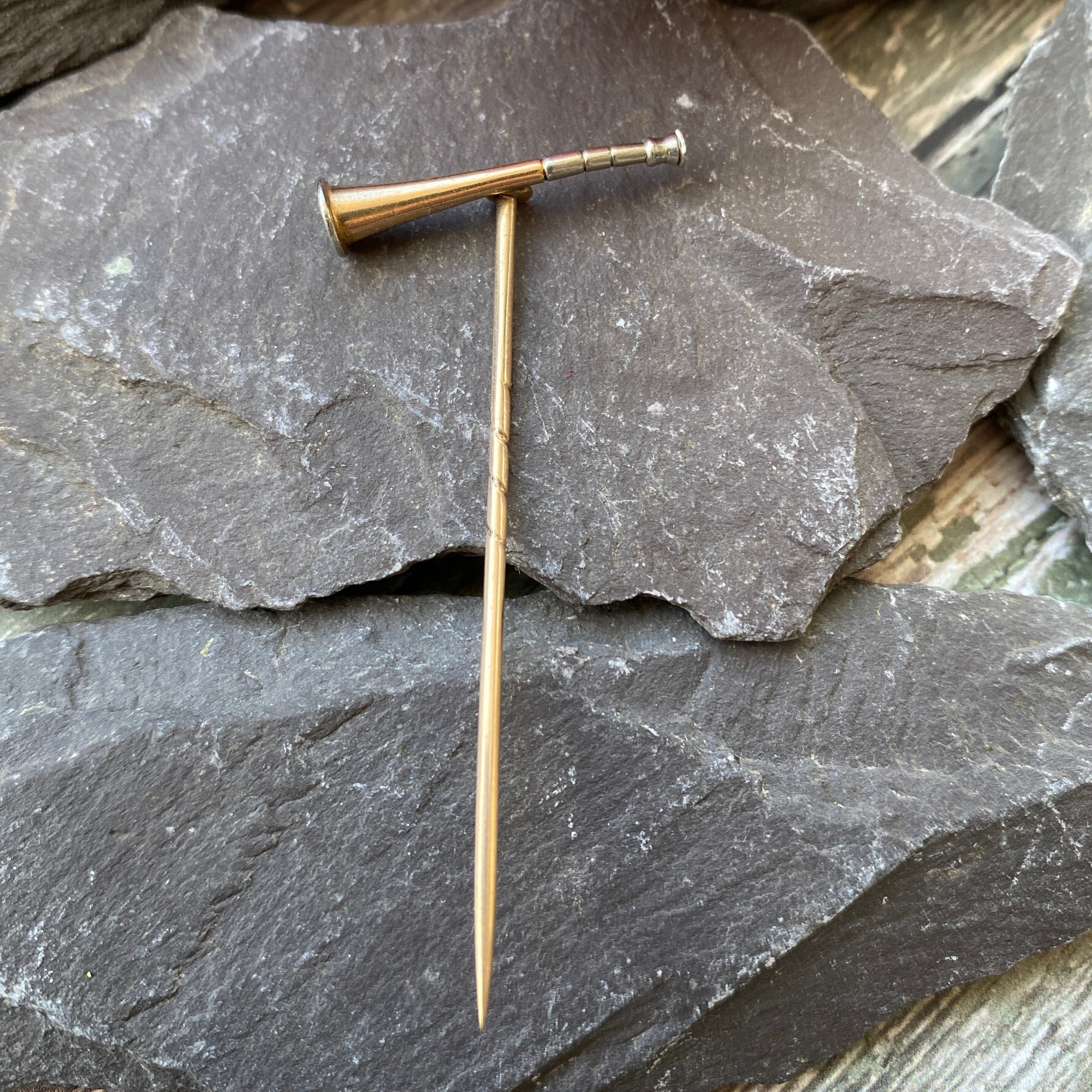 Antique Gold hunting horn stickpin brooch.