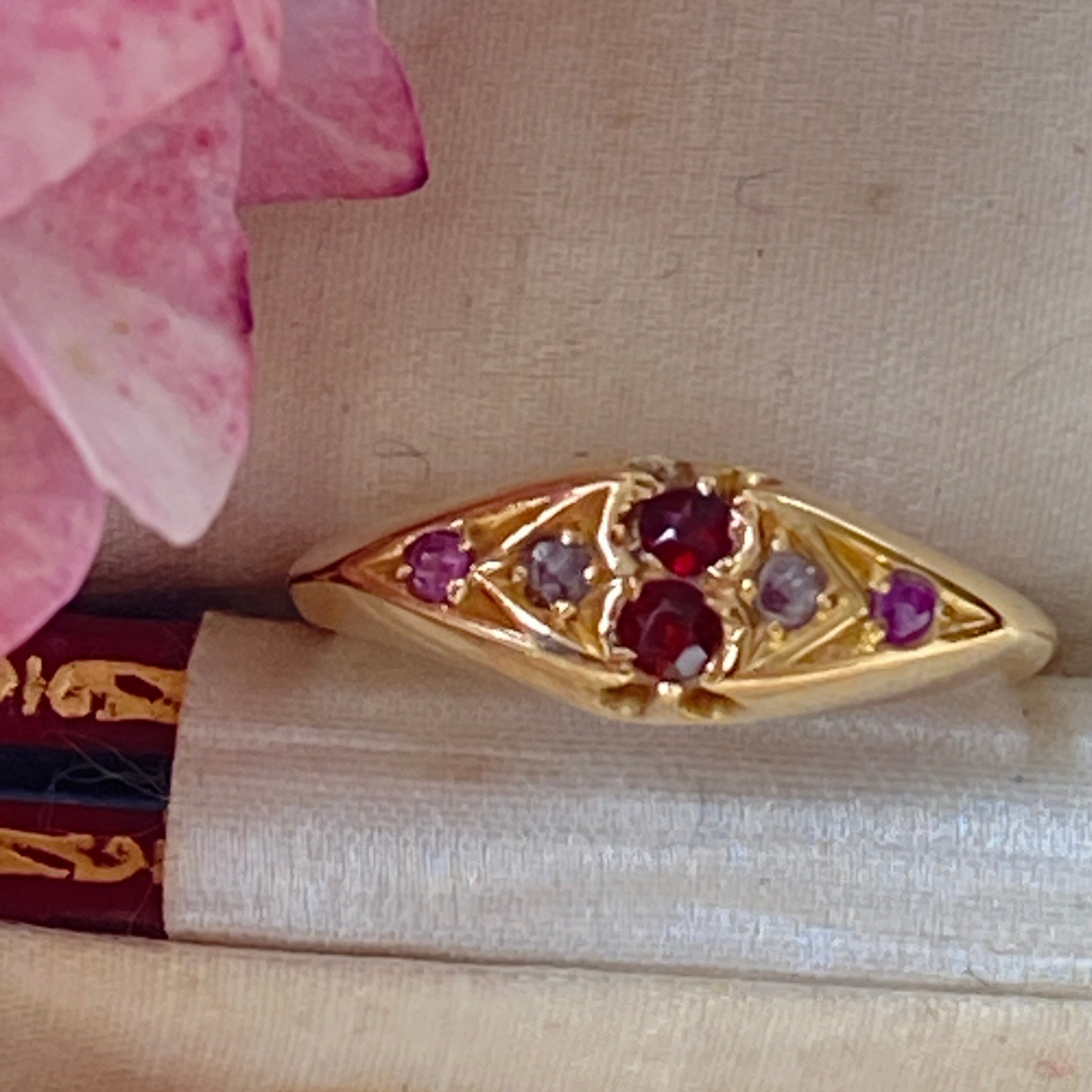 Antique 18ct Gold Garnet & Diamond Ring.