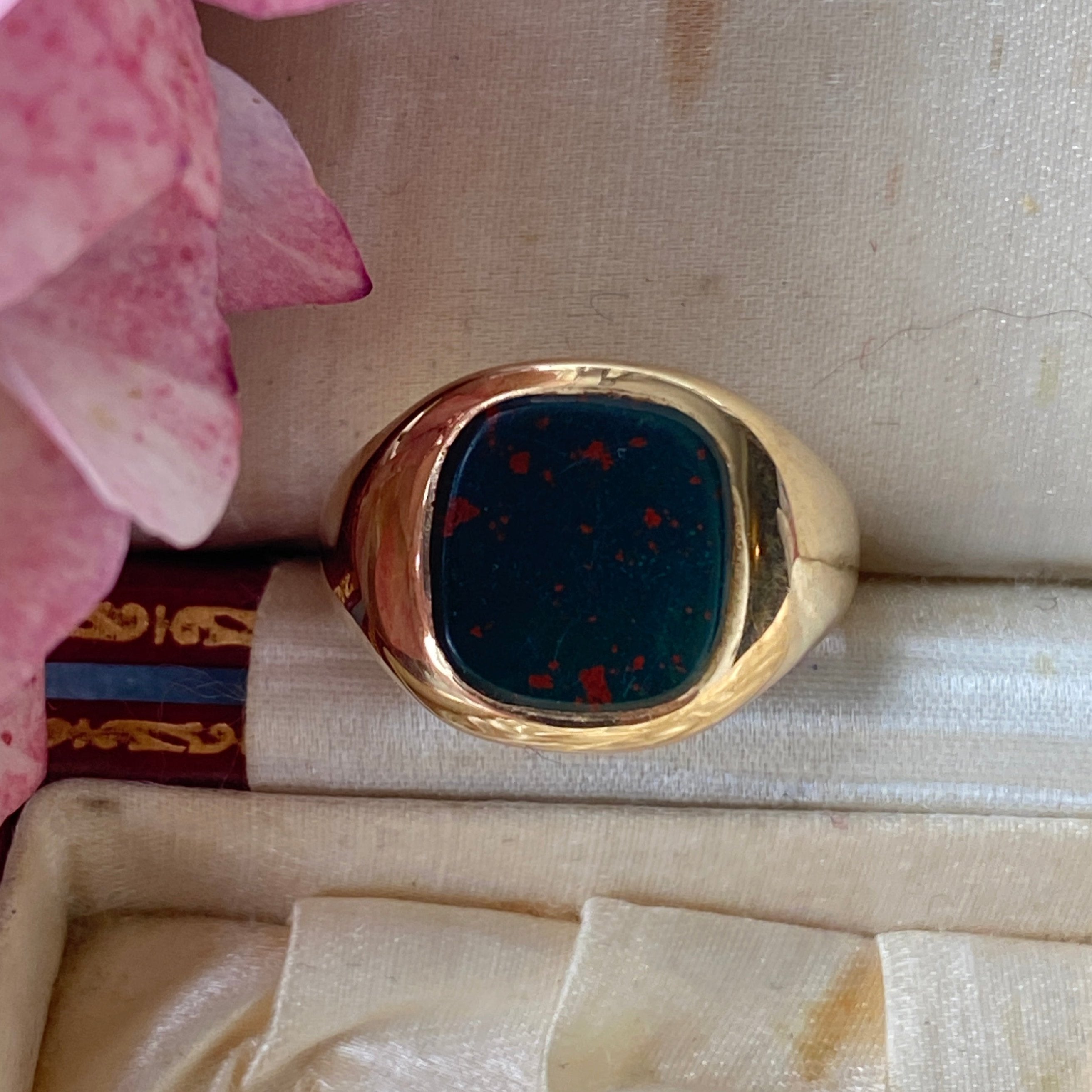 Vintage 9ct Gold Bloodstone Signet Ring.