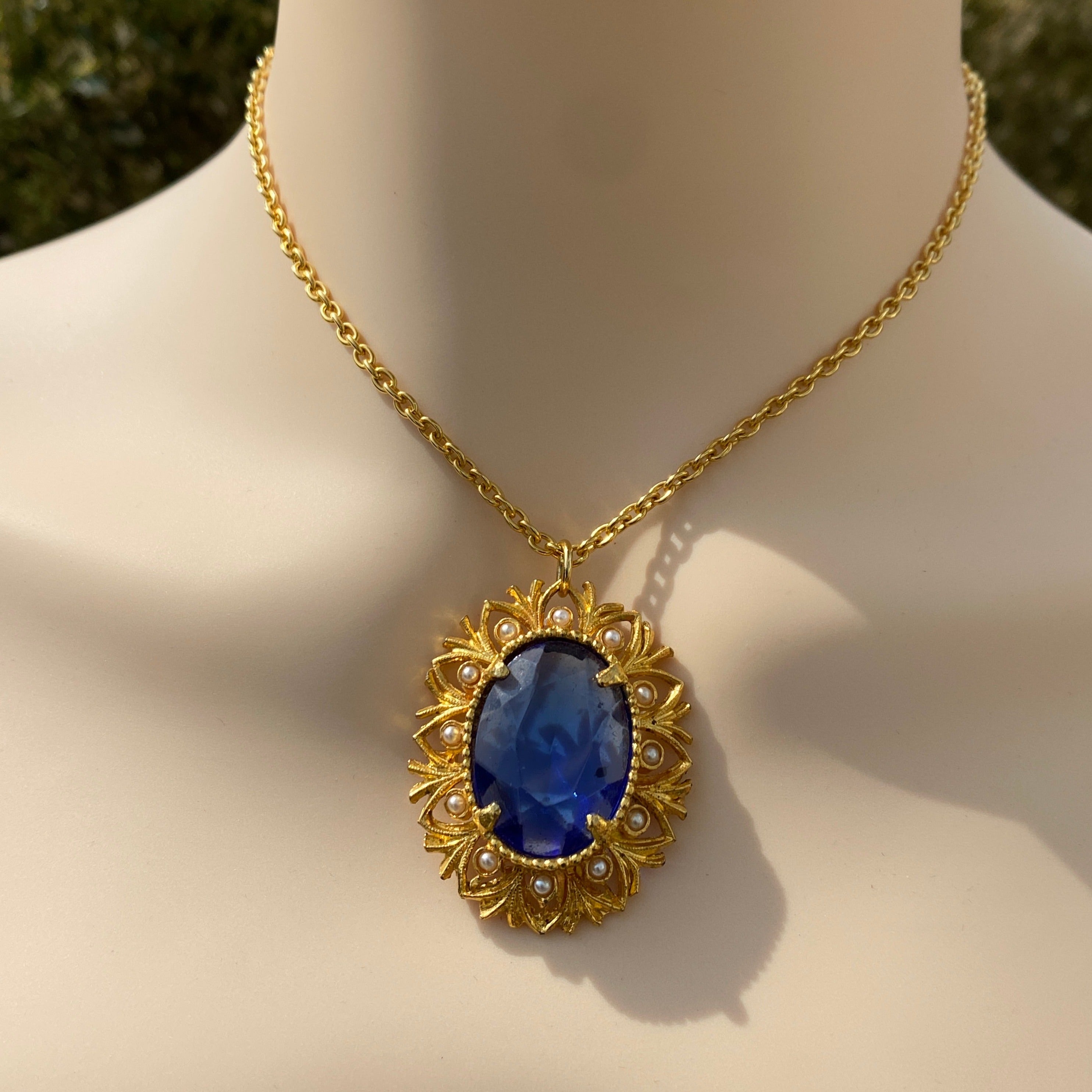 Retro Goldtone Sapphire Paste & Faux Pearl Pendant & Chain.