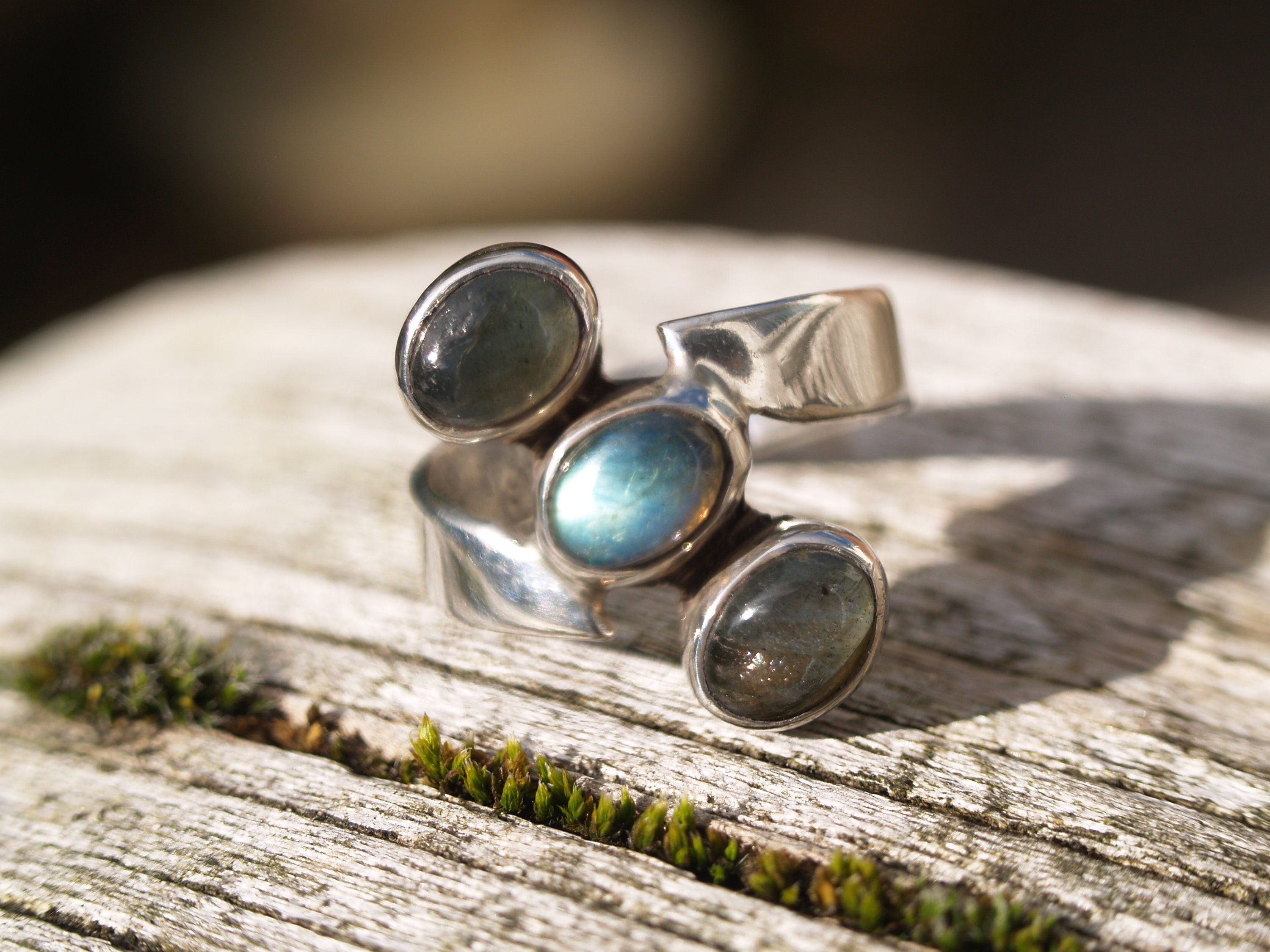 Vintage Silver & Labradorite Ring In A Trilogy Twist Design Size L or 5 3/4 (US) Stamped 925.