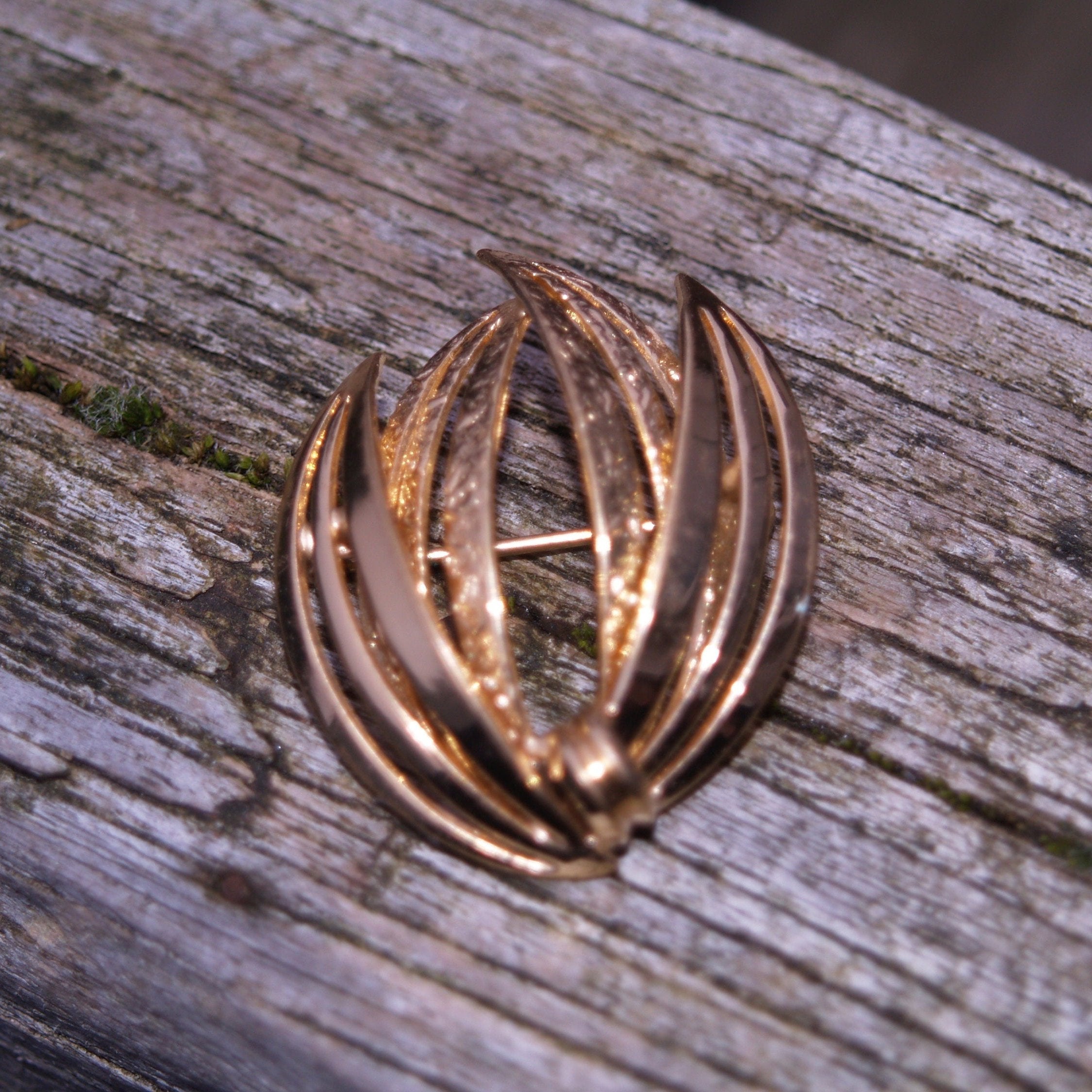 Vintage Gold Tone Costume Brooch.