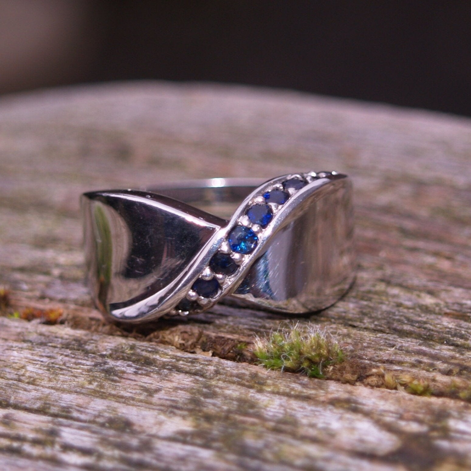 Heavy Sterling Silver & Sapphire Twist Ring Size N 1/2 or 7 (US) Stamped 925.