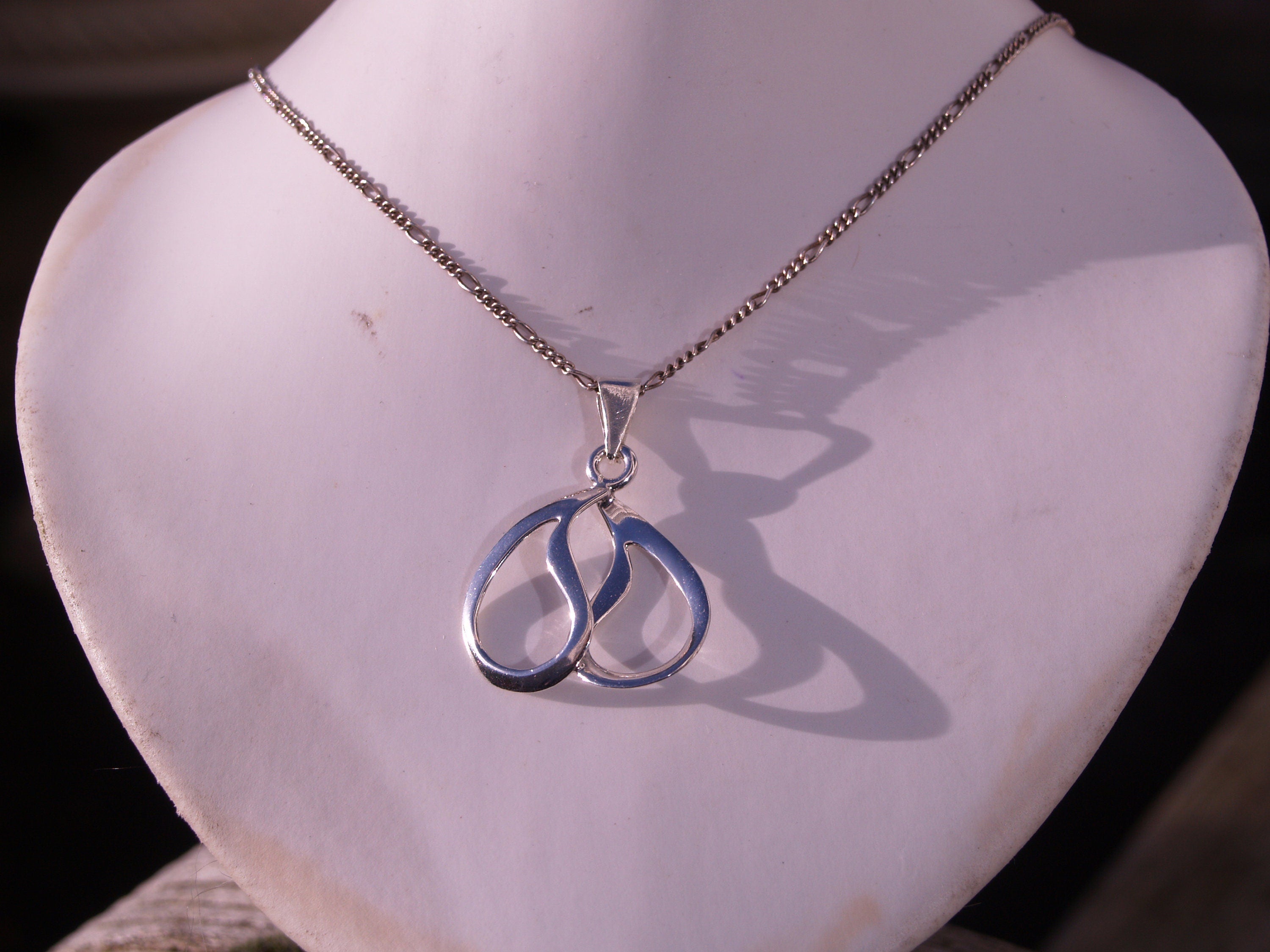 Sterling Silver Abstract Heart Pendant & Chain.