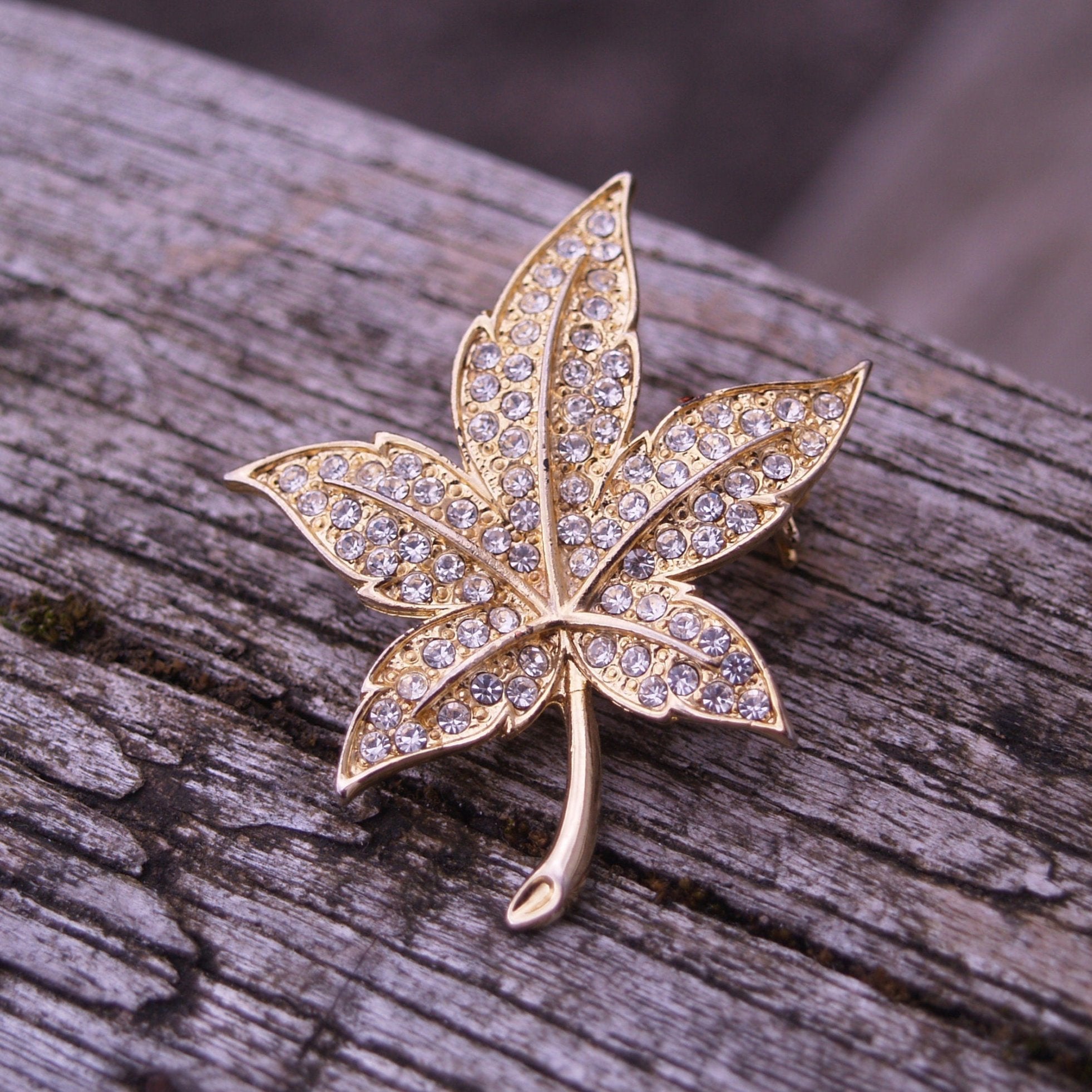 Vintage Goldtone & Rhinestone Leaf Brooch.