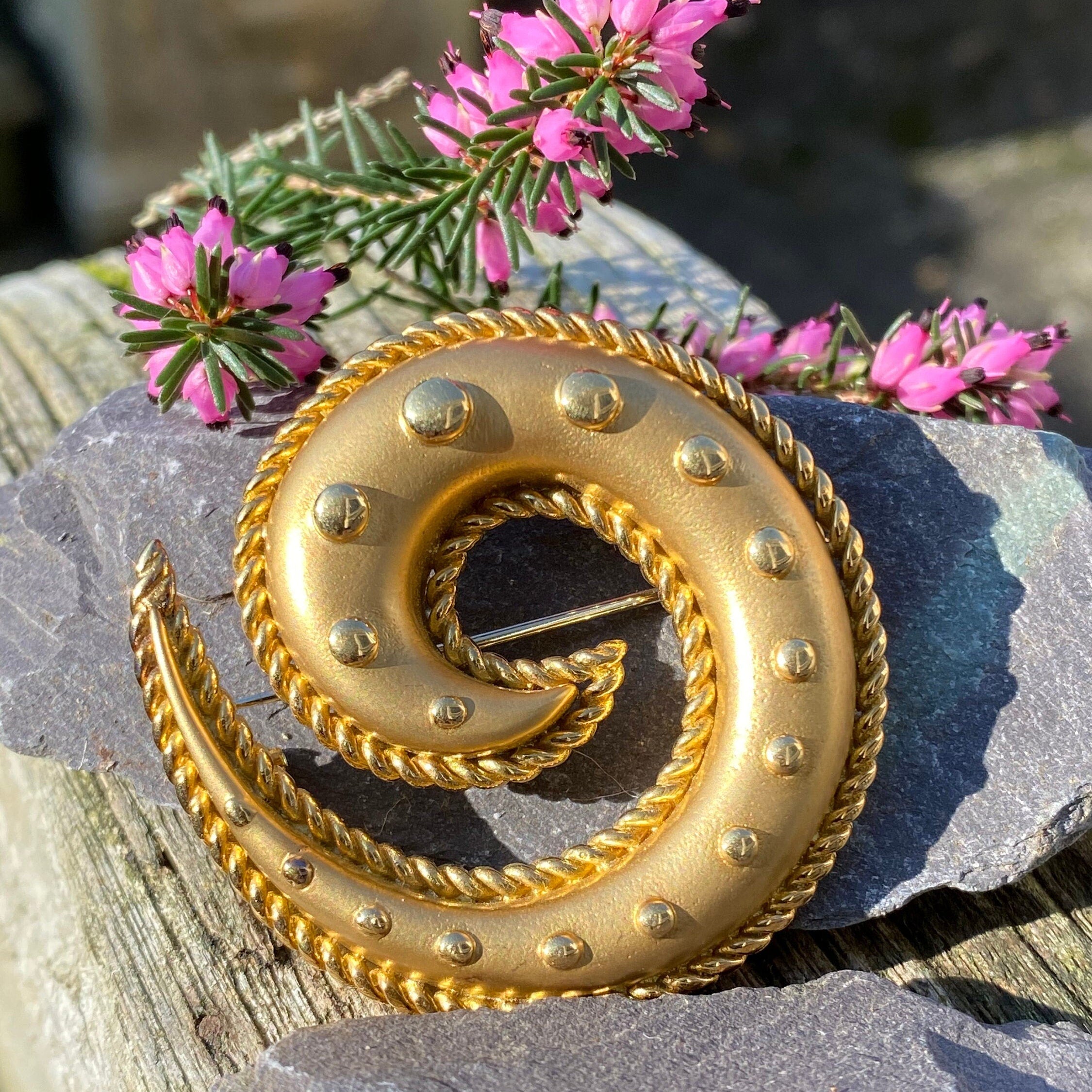 Vintage Gold Tone Costume Brooch Circa 1970.