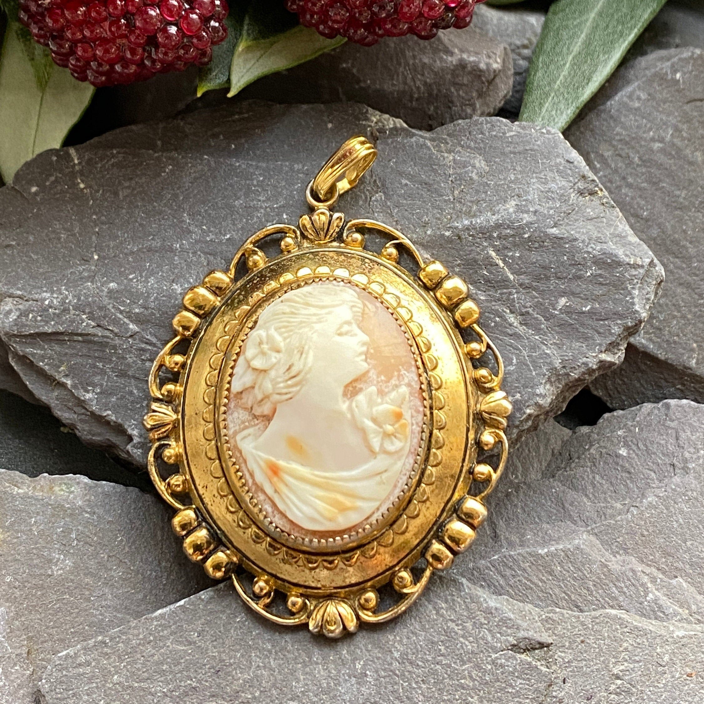 Vintage Hand Carved Cameo Pendant.