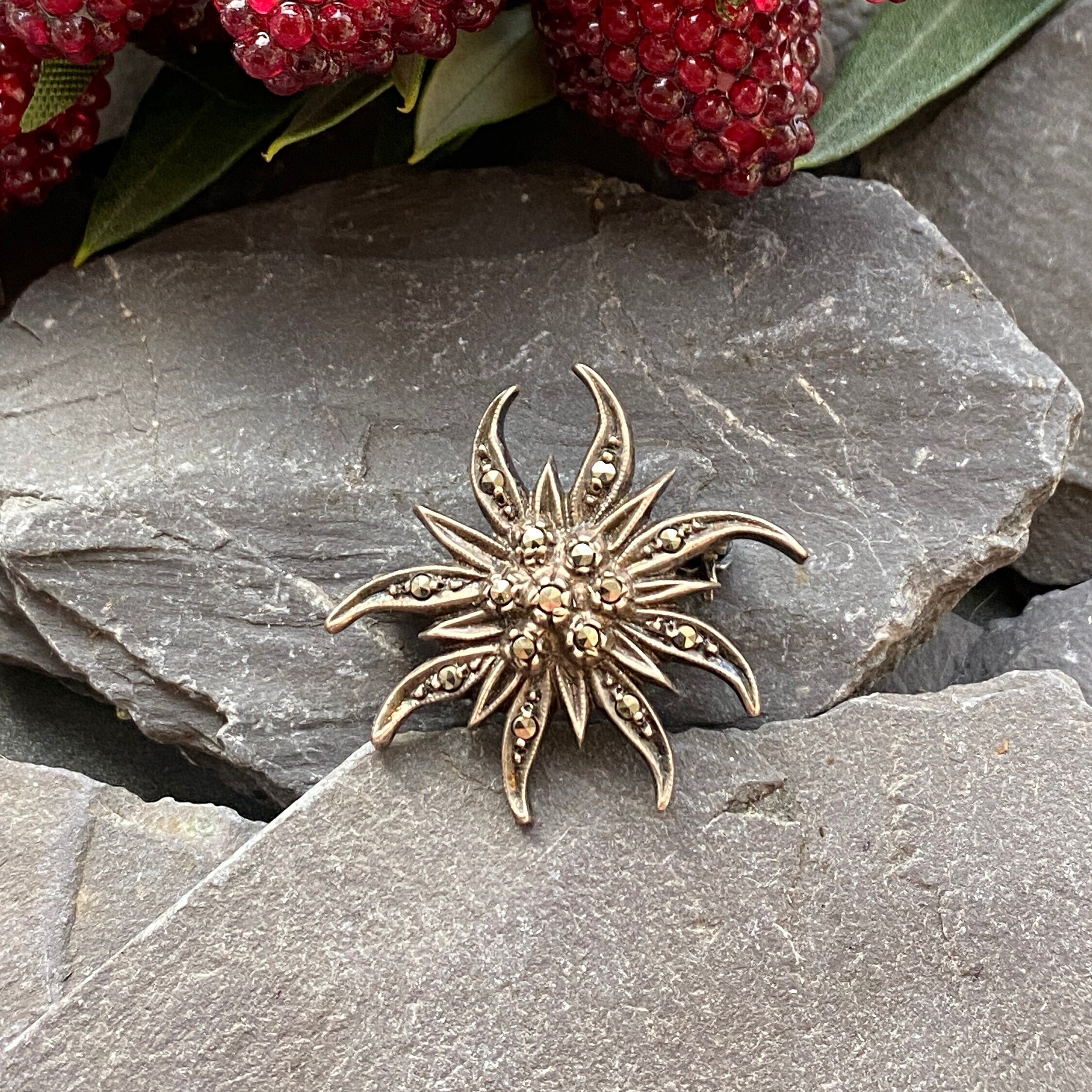 Vintage Sterling Silver & Marcasite Star Brooch.