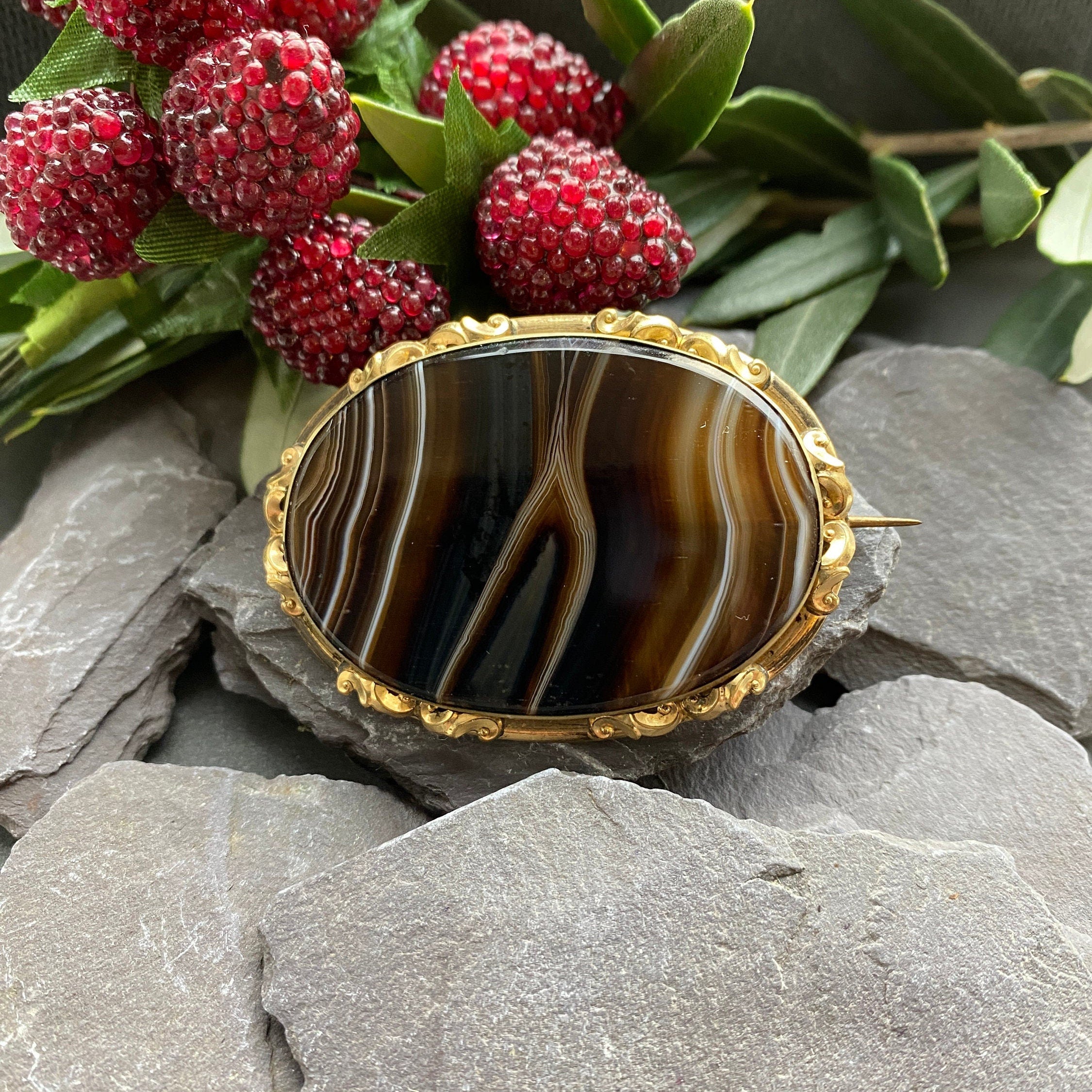 Victorian Natural Banded Agate & Rolled Gold Brooch.