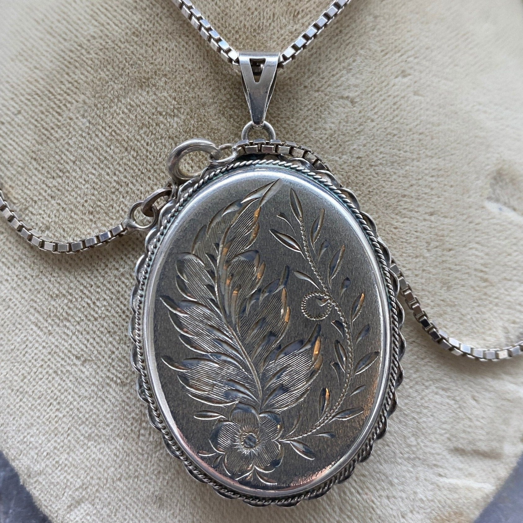 Large Vintage Silver Locket & 19 inch Box Chain.