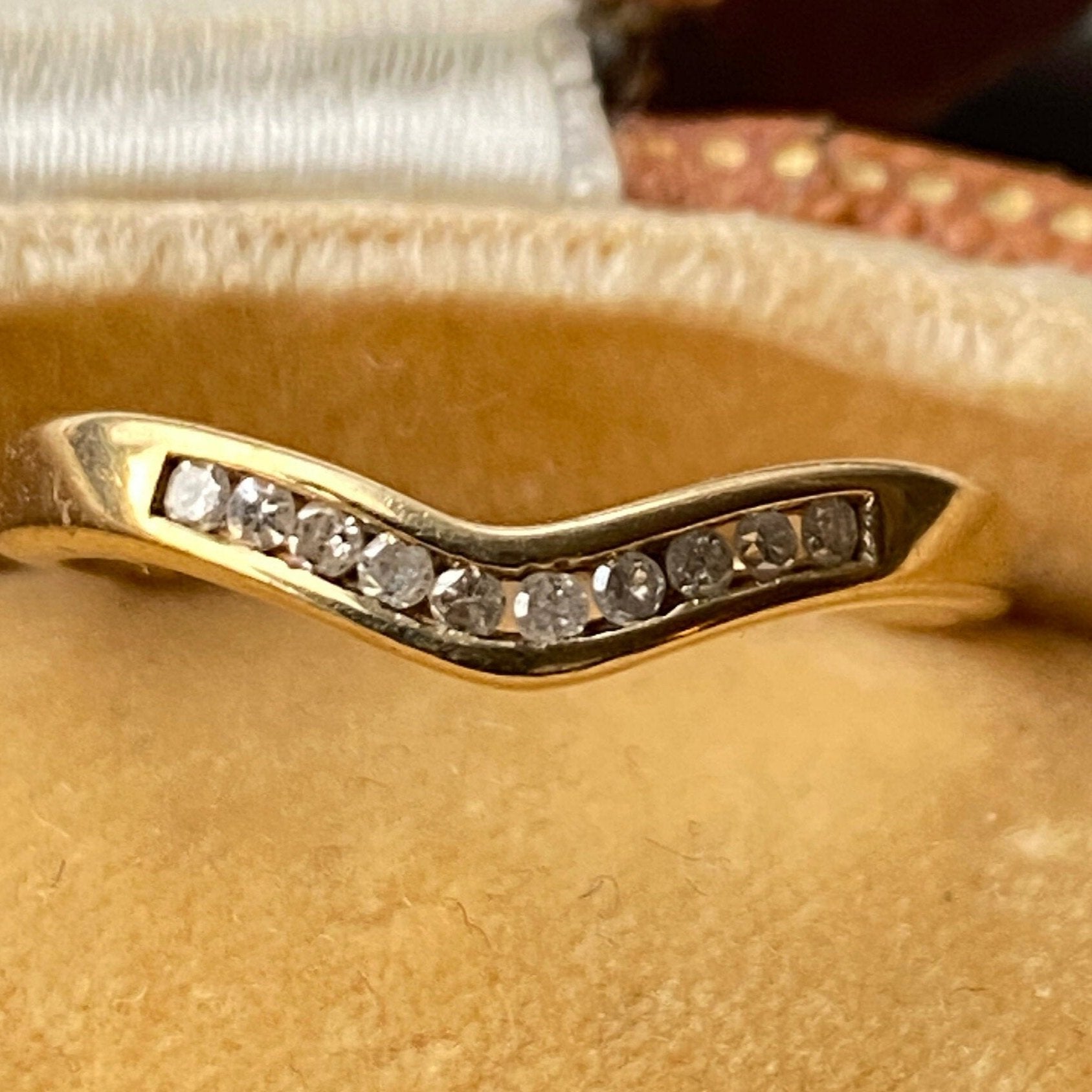 9ct Yellow Gold Diamond Curve Ring Size N or 6 3/4 US