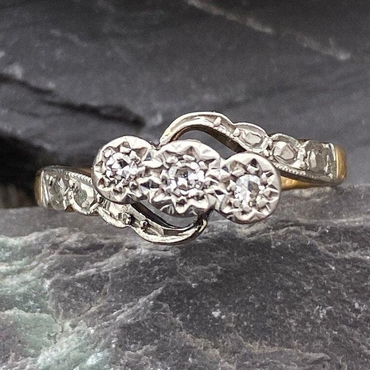 Antique 18ct Gold & Platinum Three Diamond Twist Ring.