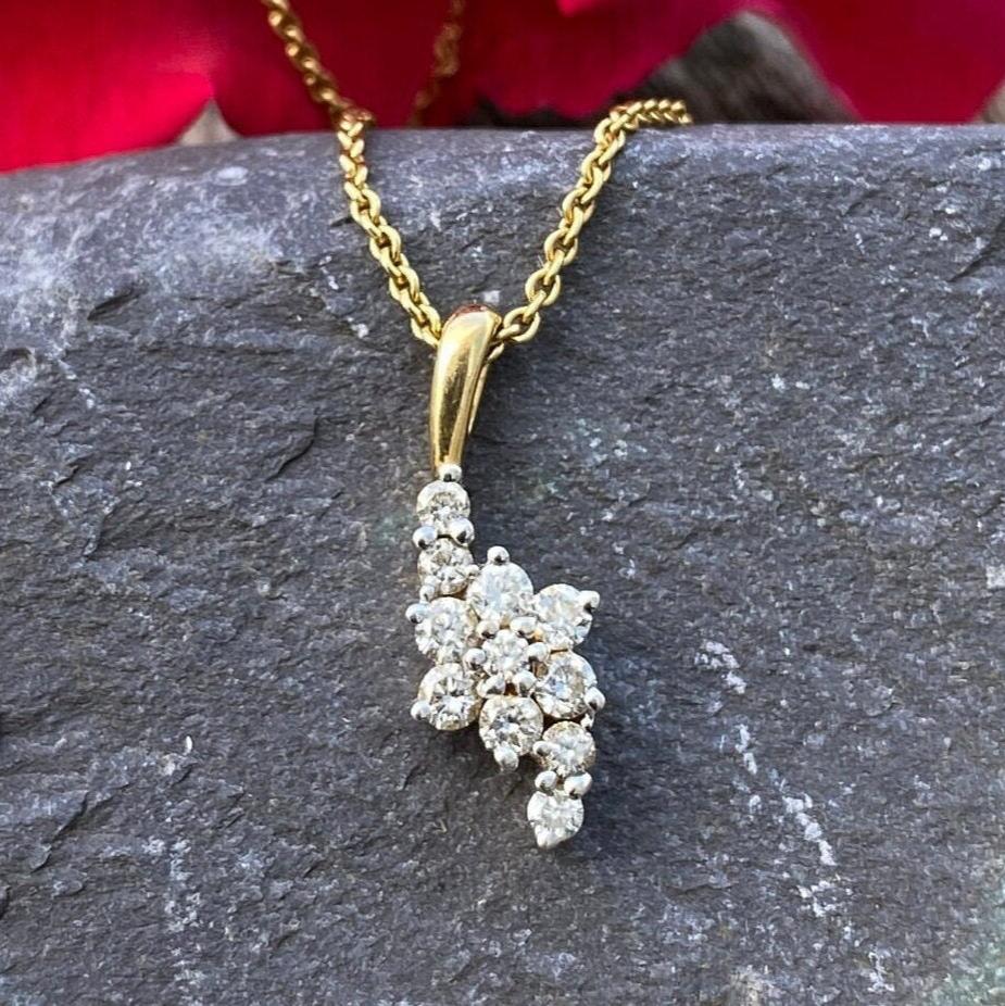 18ct Gold Diamond Pendant & Chain.