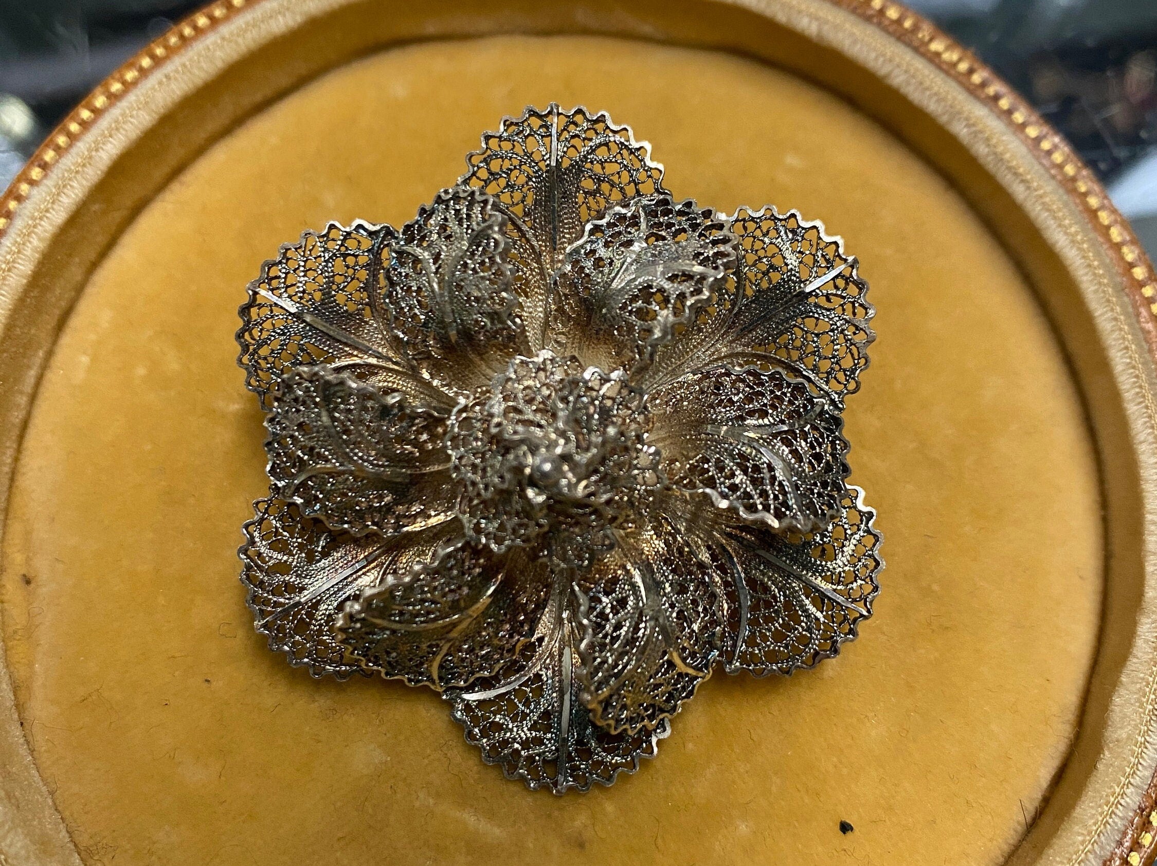 Silver Filigree Flower Brooch.