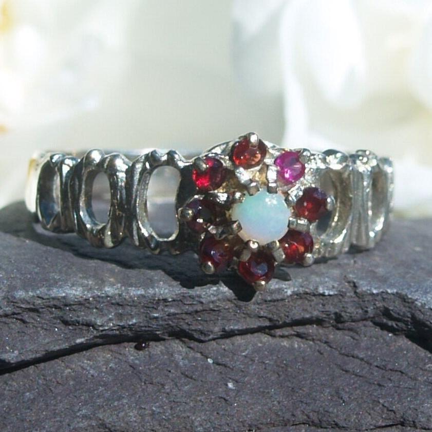 Vintage Sterling Silver Garnet & Opal Ring Size R 1/2 or 9 (US) Hallmarked Birmingham 1975.