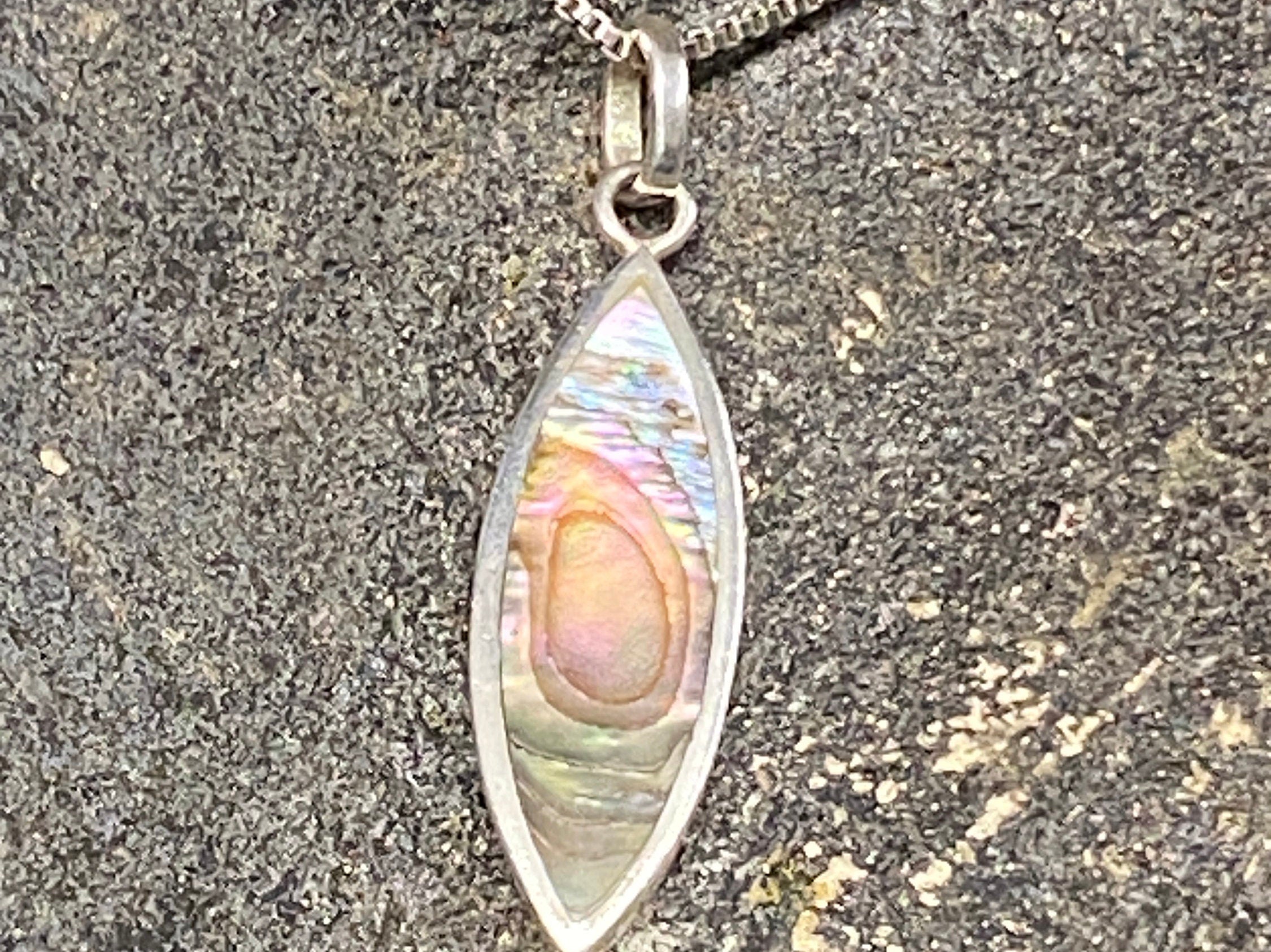 Sterling Silver & Abalone Shell Pendant and 22 Inch Box Link Chain.