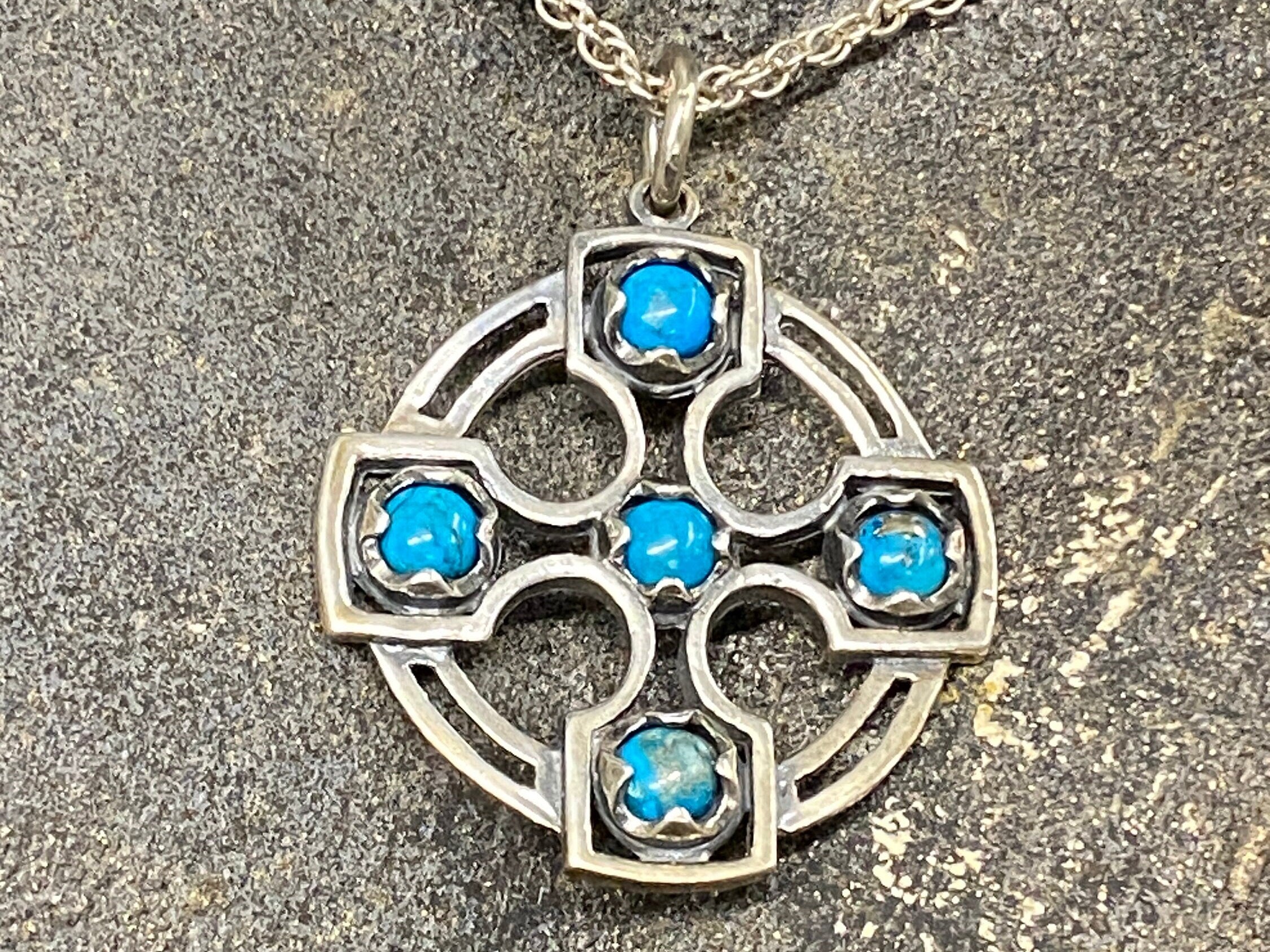 Vintage Sterling Silver & Turquoise Pendant and 22" Rope Chain.