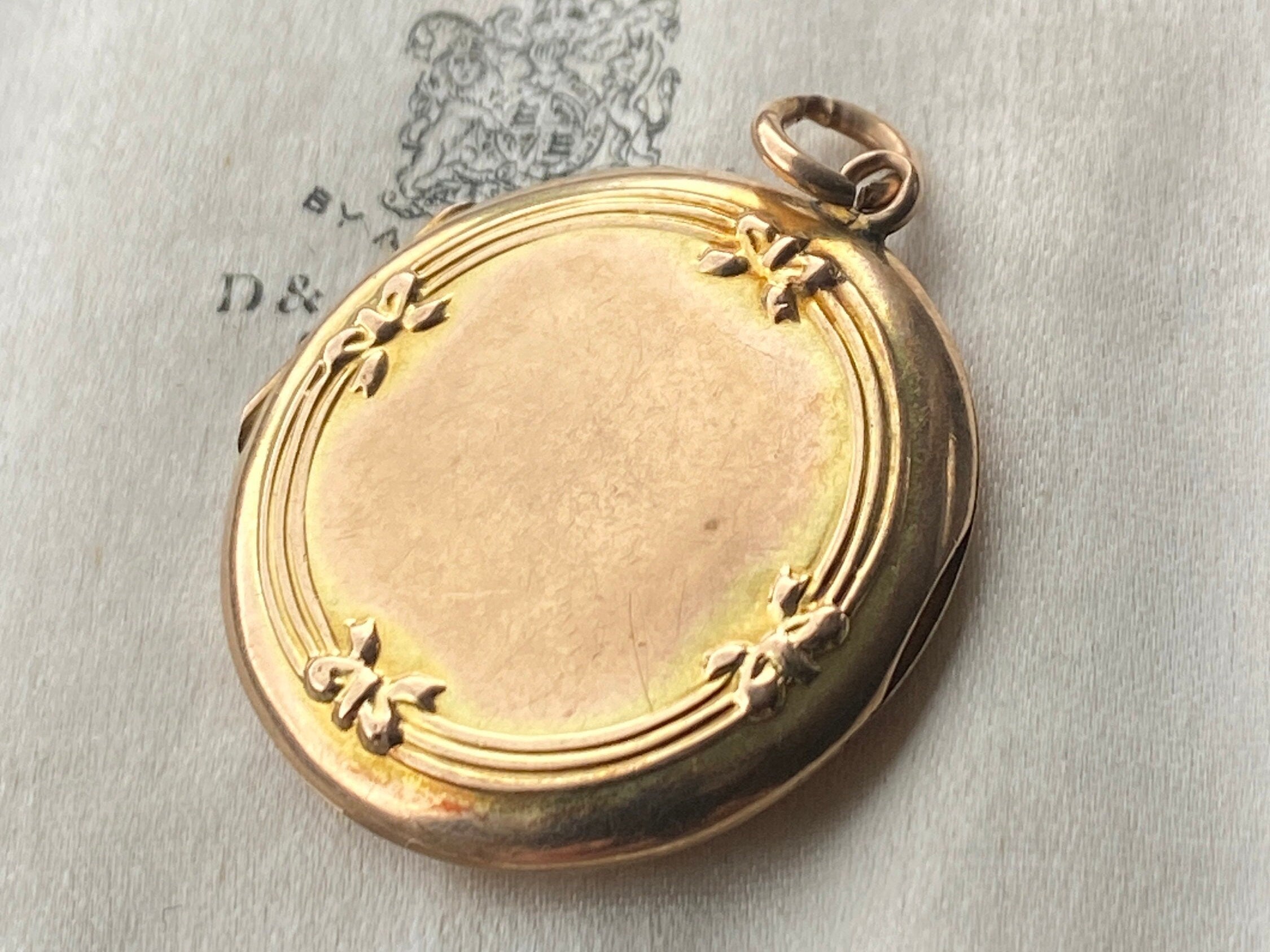 Edwardian Gold Locket In Back & Front Construction.