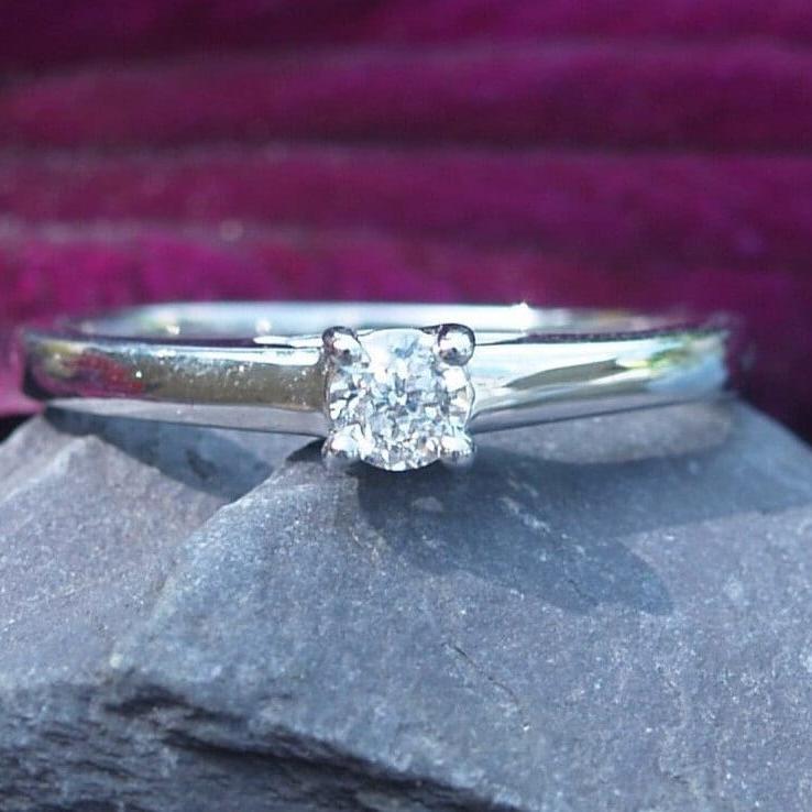 Diamond Engagement Ring With Box & Papers In 9ct White Gold Large Size W 1/2 or 11 3/8 US.