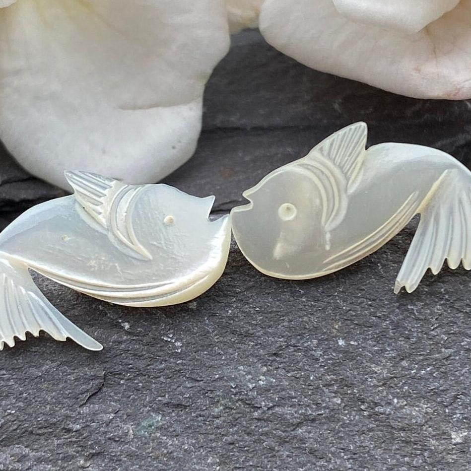 Mother of Pearl Fish Earrings Hand Carved Vintage .